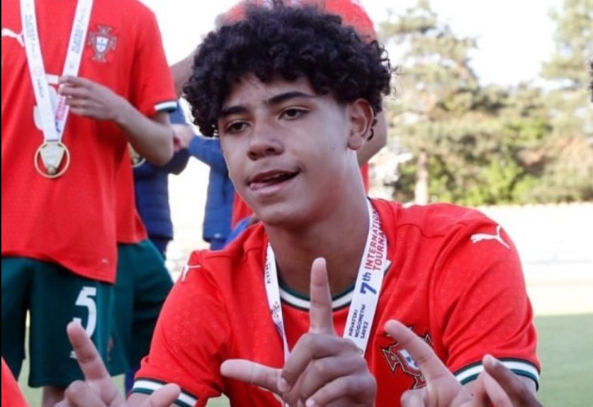 Co bap an tuong cua con trai Ronaldo hinh anh