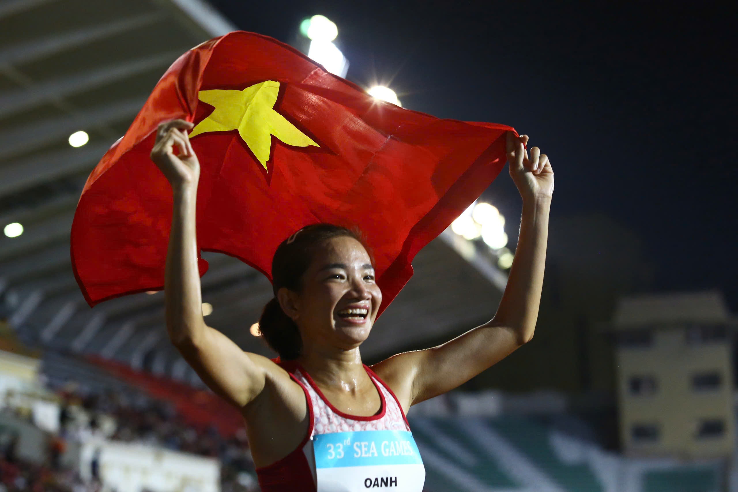 Nguyen Thi Oanh 5 lan lien tiep vo dich 5.000 m SEA Games hinh anh