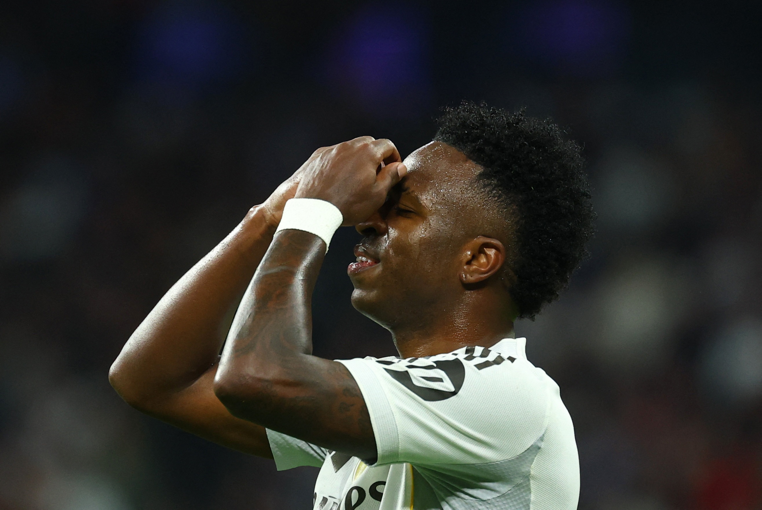 Khoanh khac gay phan no cua Vinicius hinh anh