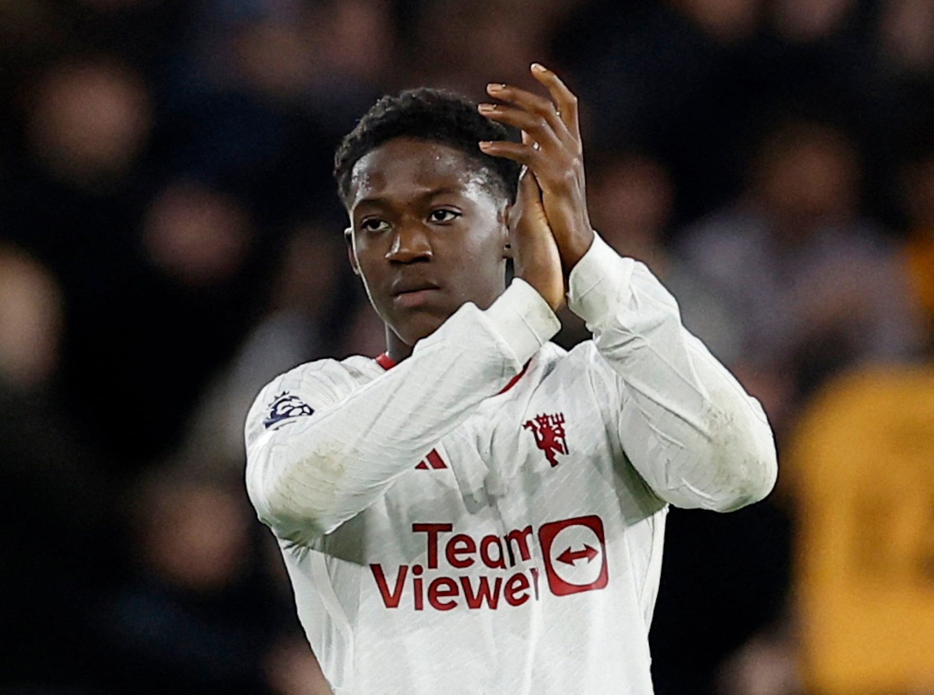 Mainoo duoc 12 doi san don hinh anh