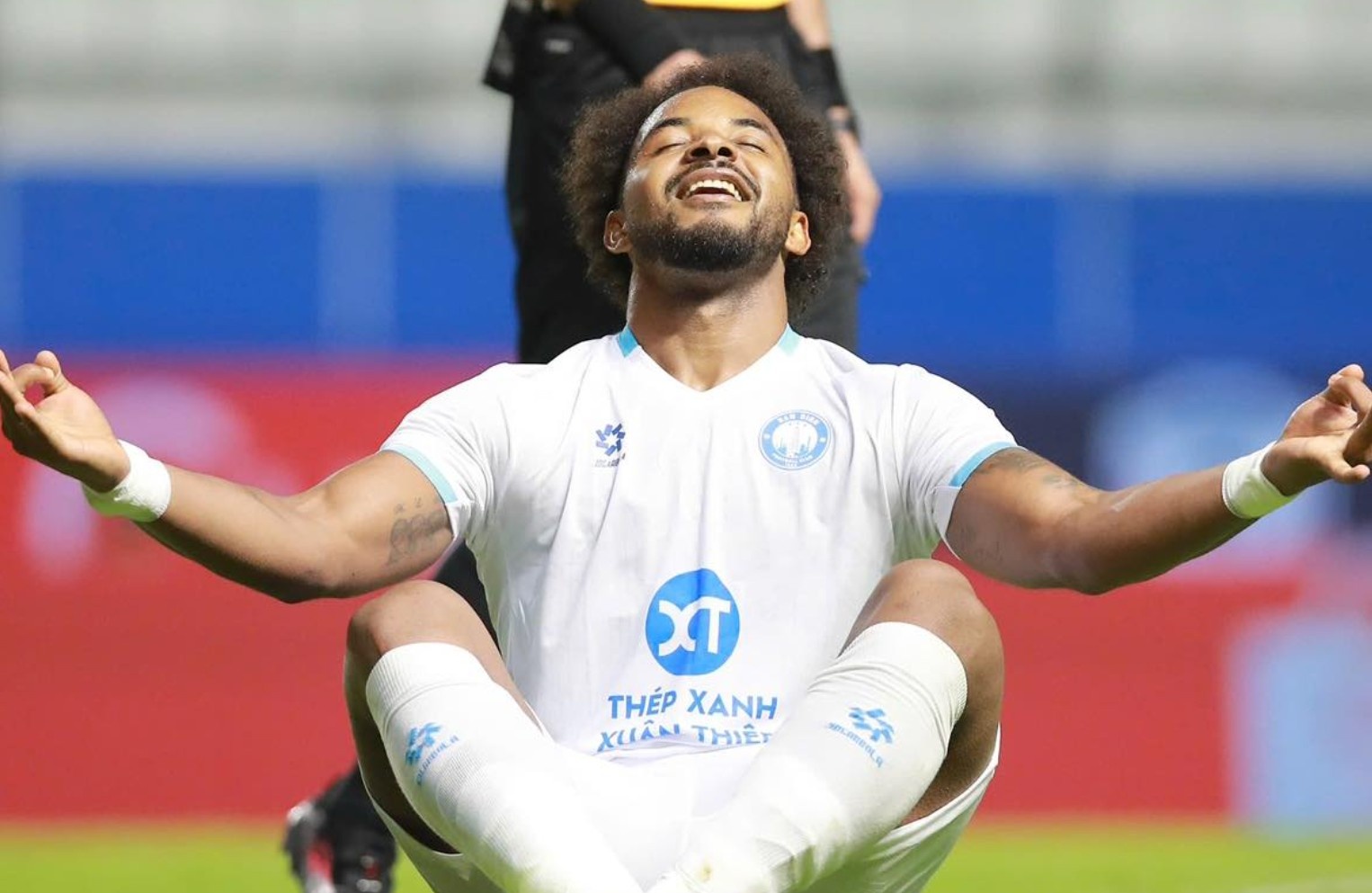 Xuan Son lap cu dup vao luoi CLB Thai Lan hinh anh