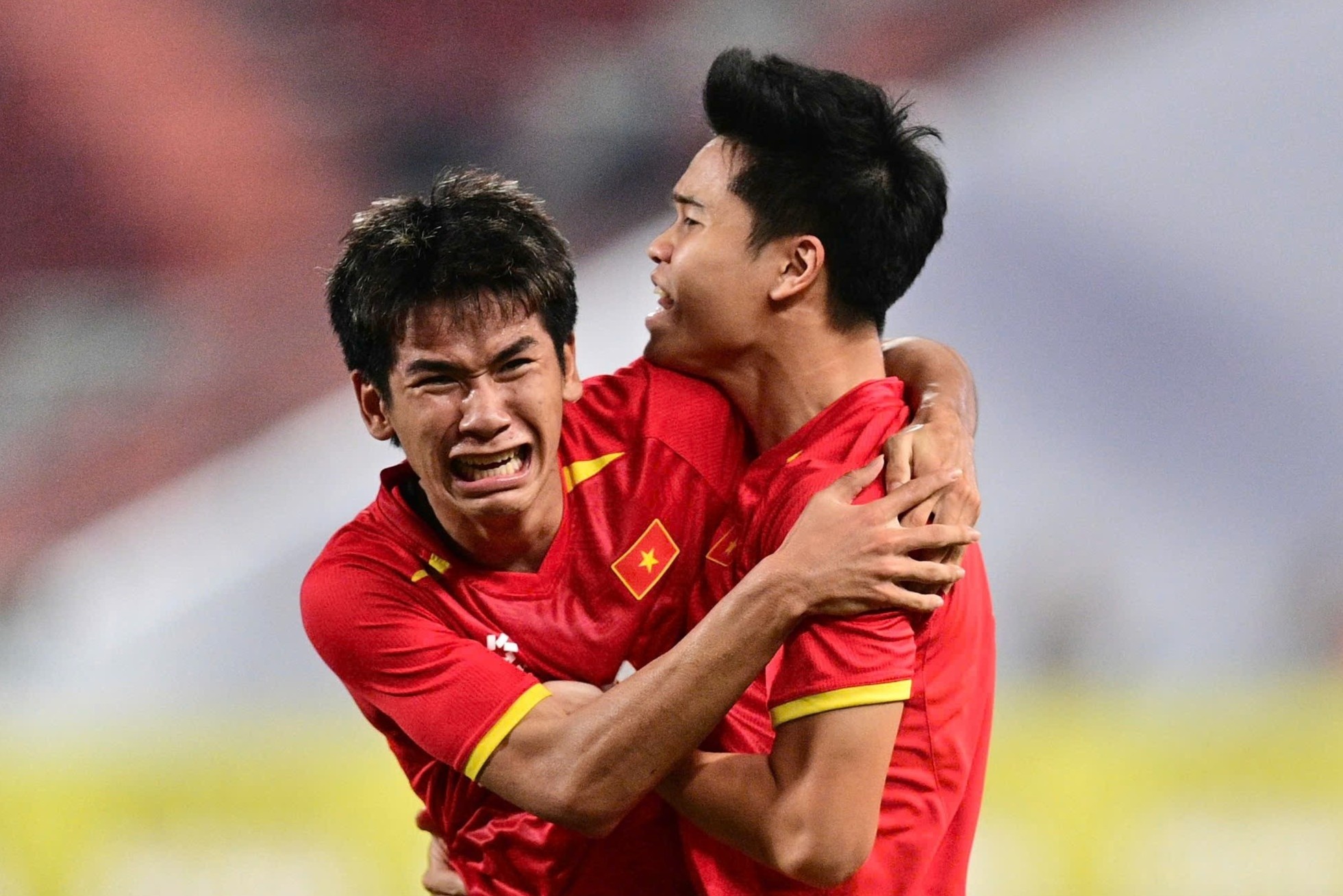 Tien Linh, Que Ngoc Hai chuc mung U22 Viet Nam hinh anh