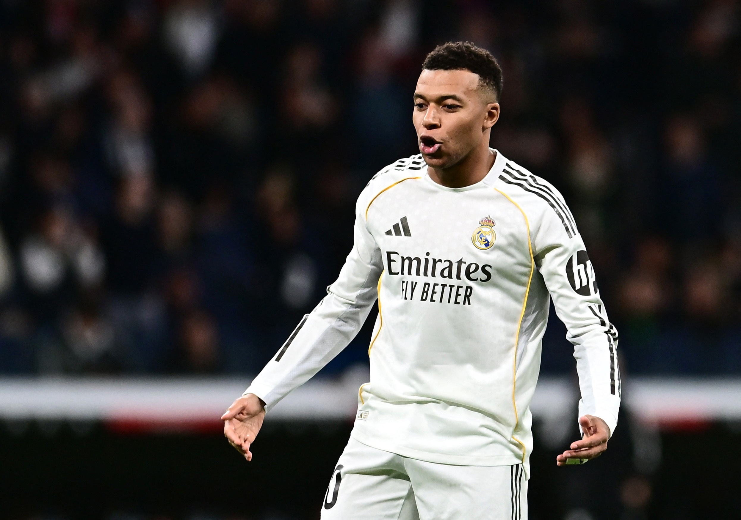 Mbappe an mung bat chuoc Ronaldo hinh anh