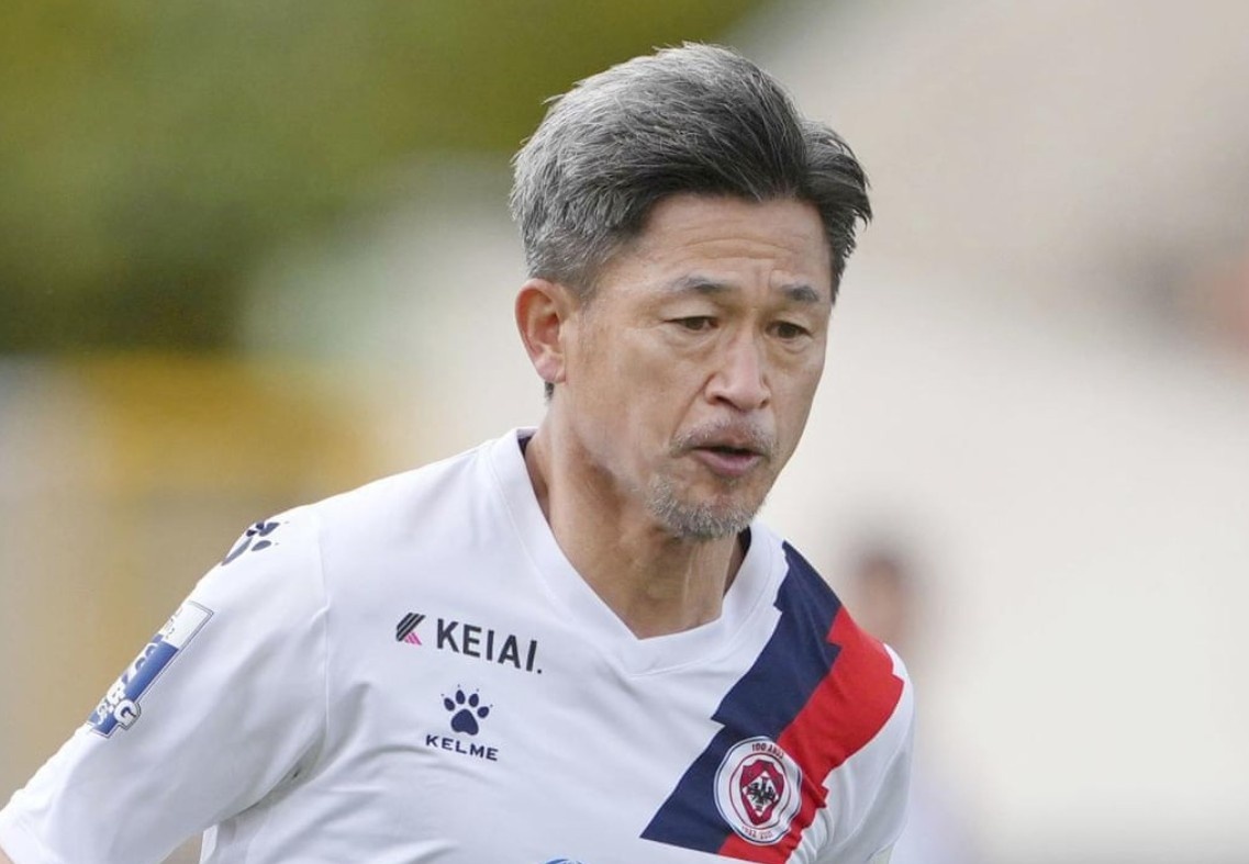 Huyen thoai 58 tuoi co ben do moi hinh anh