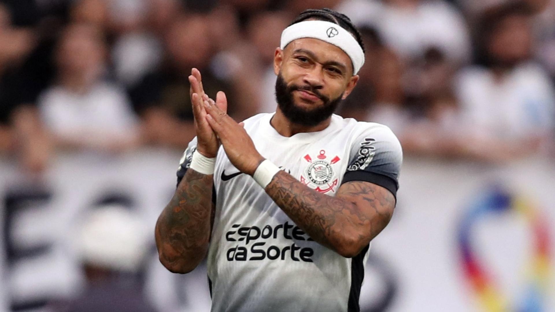 Depay kiem bon tien o Brazil hinh anh