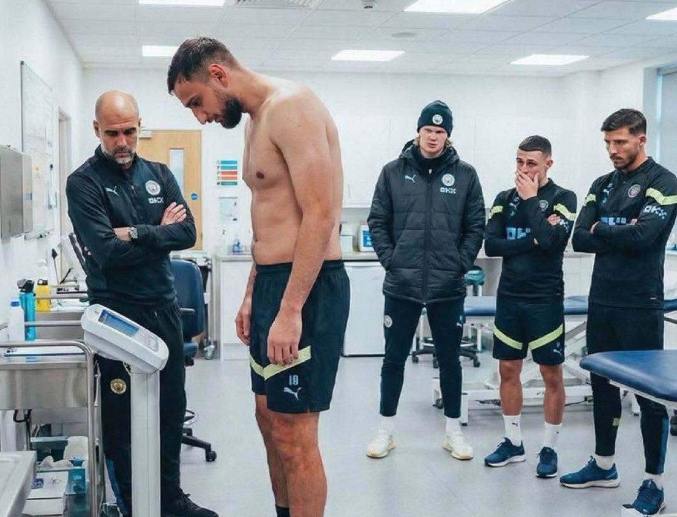 Buc anh gay sot cua Pep Guardiola hinh anh