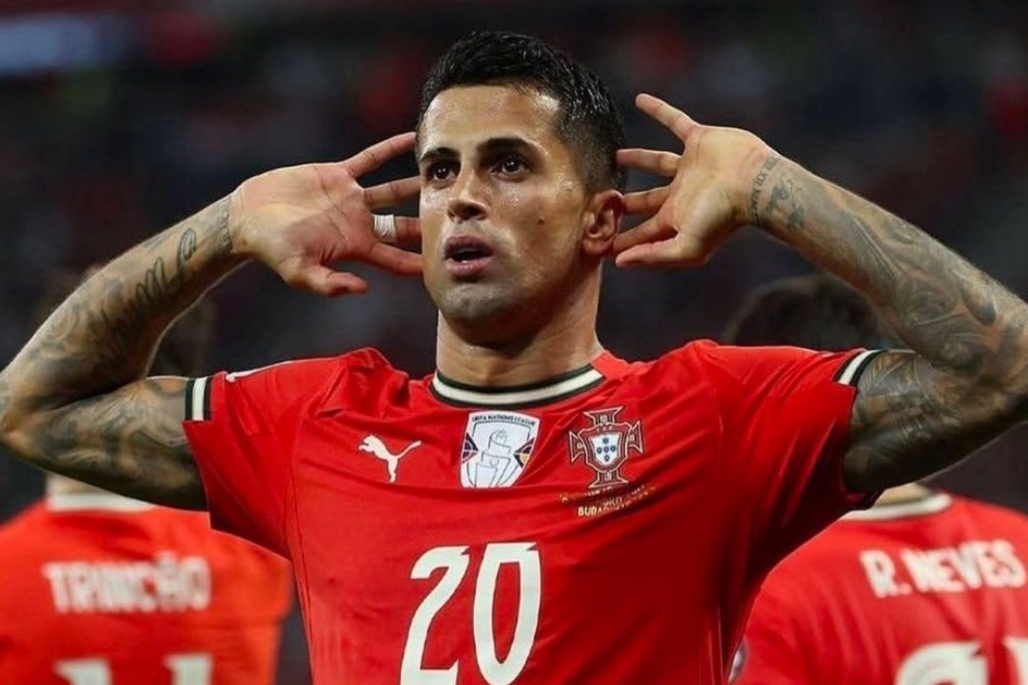 Barcelona gay bat ngo voi Cancelo hinh anh