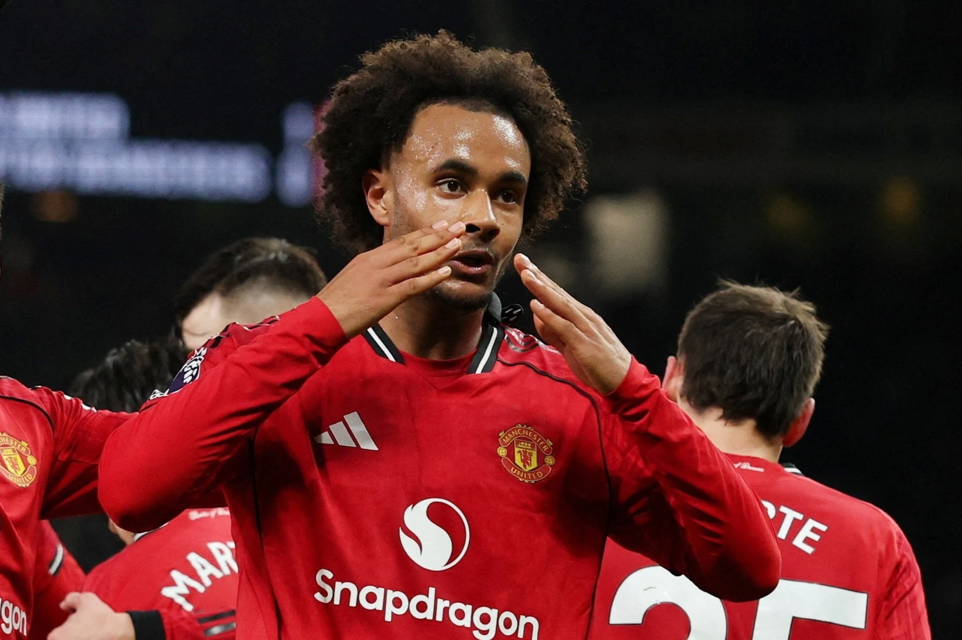 Tuong lai Mainoo, Zirkzee duoc dinh doat hinh anh