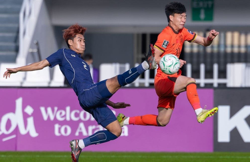 Phan ung cua bao Thai Lan khi doi nha bi loai hinh anh