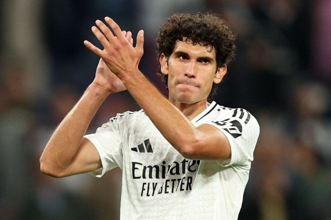 Cuu cau thu Real Madrid khoc khi doi cu bi loai hinh anh