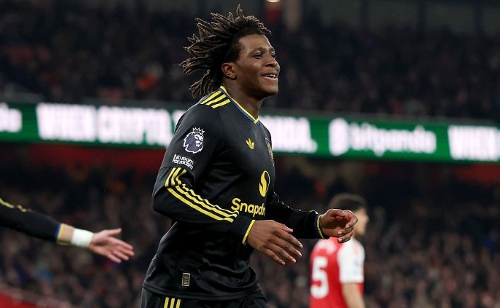 Arsenal 1-2 MU: Dorgu toa sang hinh anh