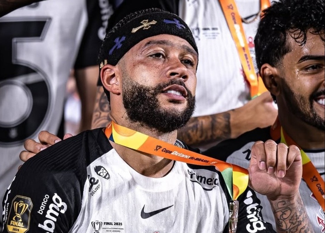 Depay chia tay bong da Brazil hinh anh