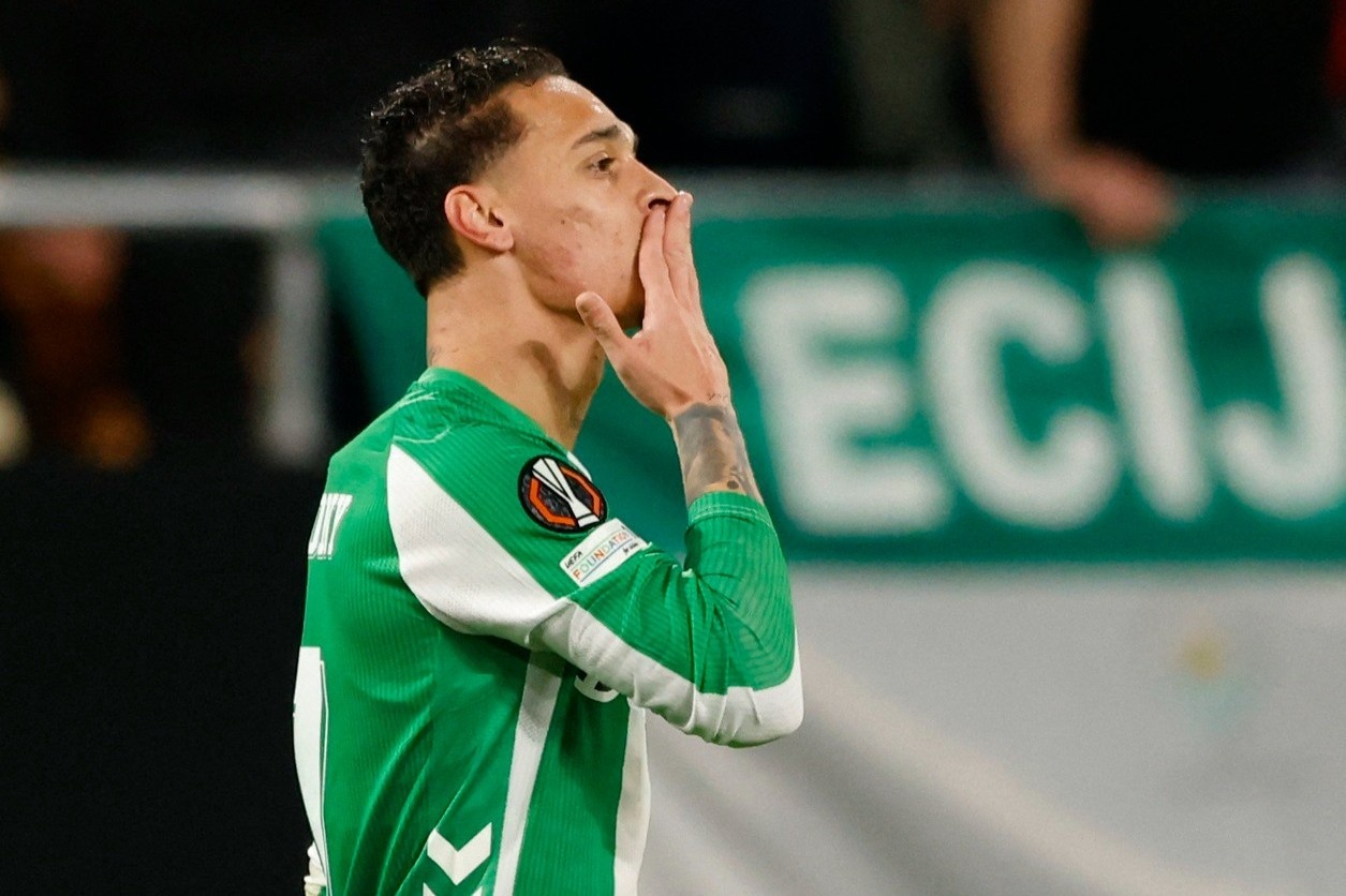 Antony ruc sang o cup chau Au hinh anh