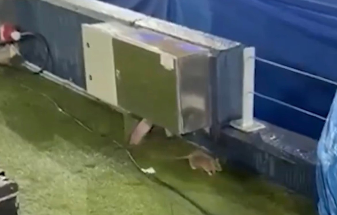 Canh tuong gay soc o san Camp Nou hinh anh