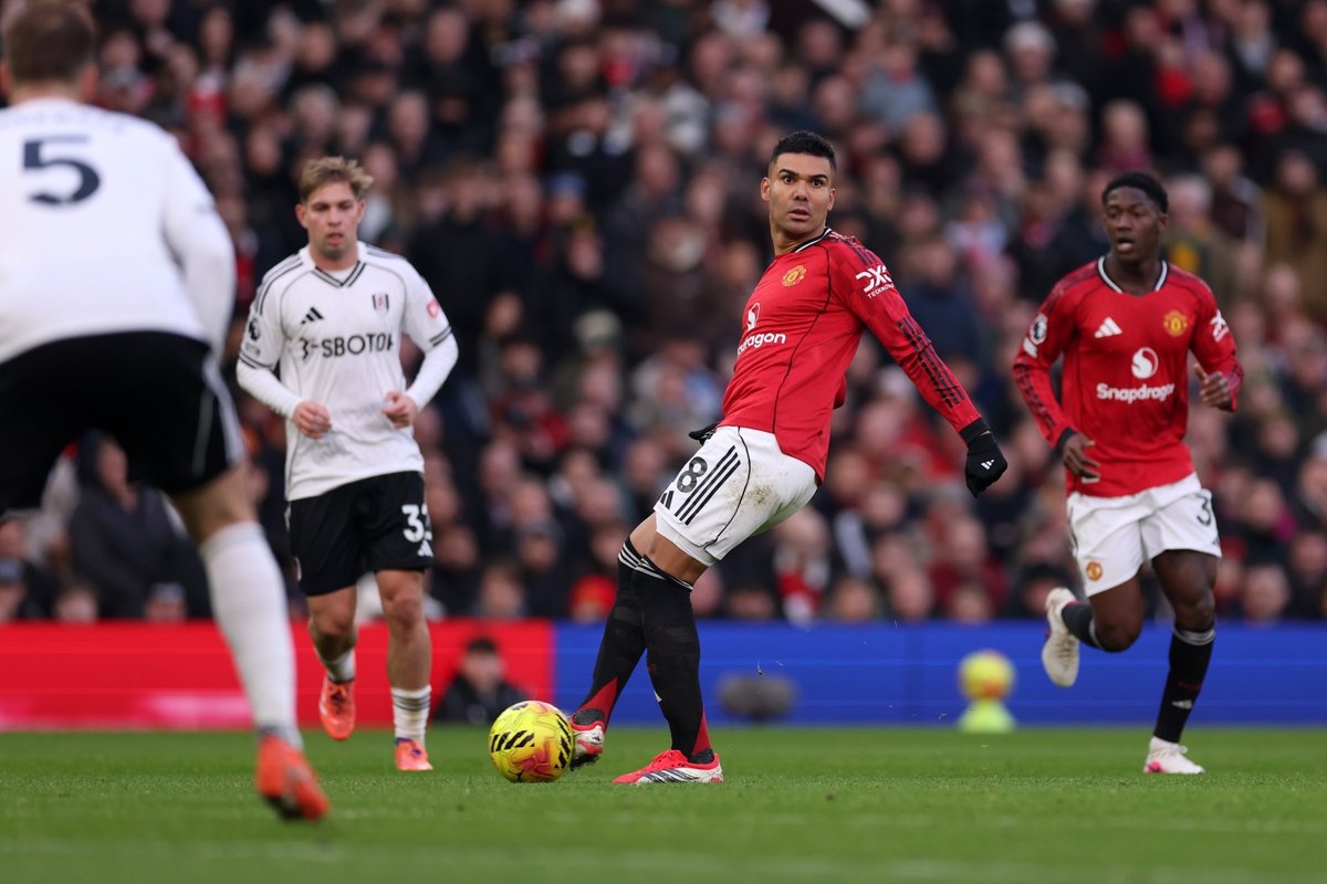 Pha kien tao gay sot cua Casemiro hinh anh