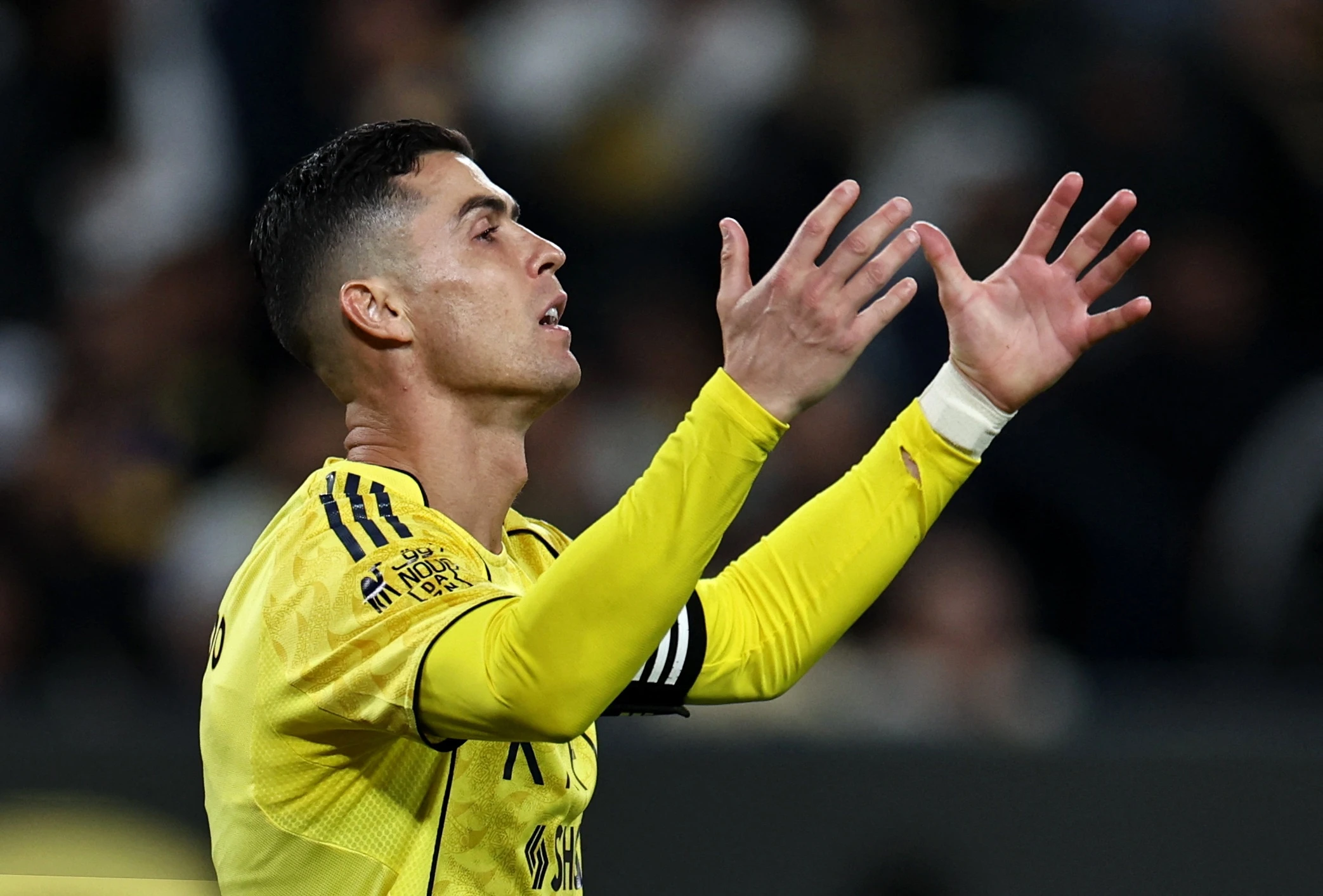 Ronaldo gay phan no hinh anh