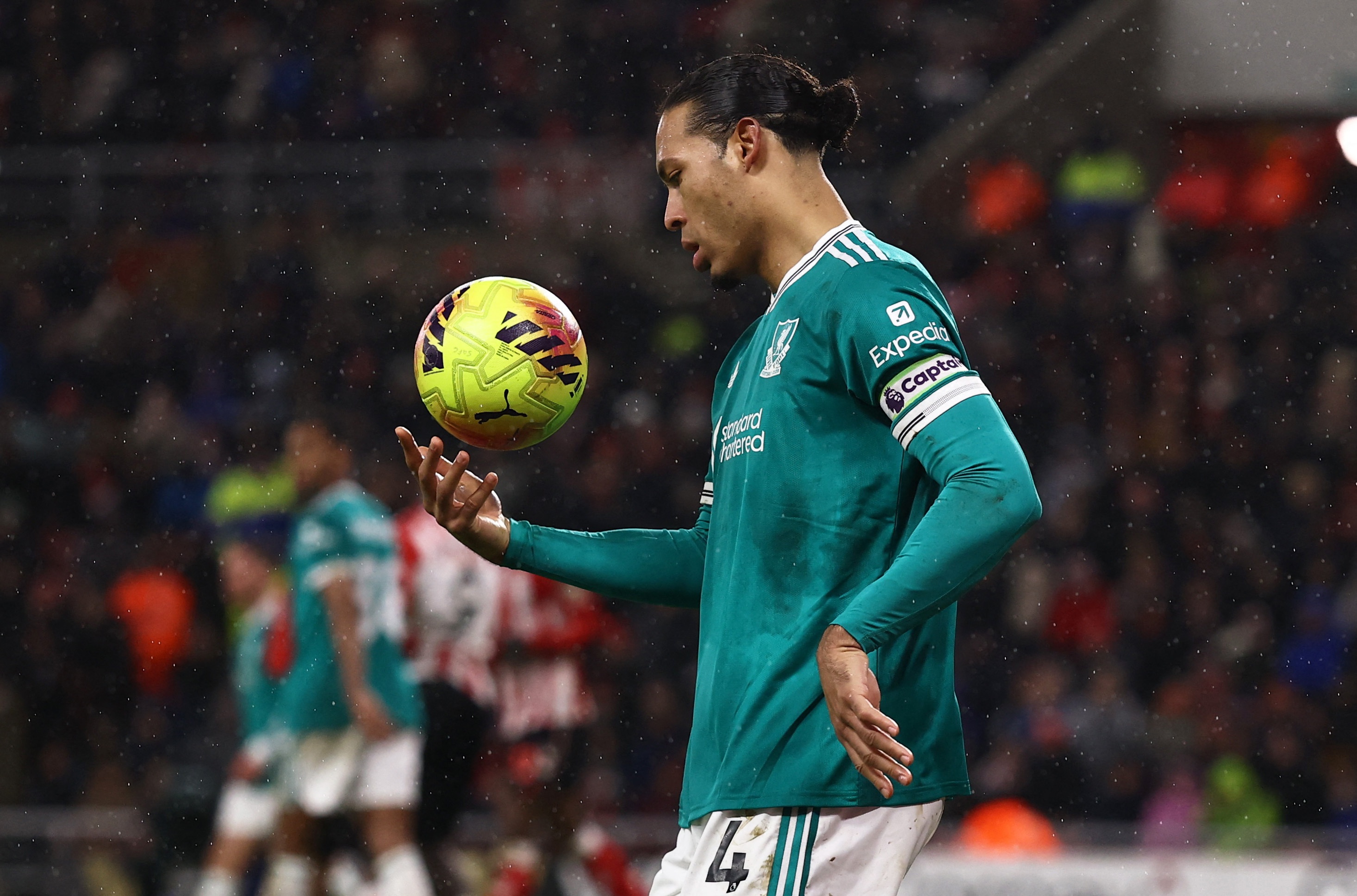 Liverpool chi con kem MU 1 diem hinh anh