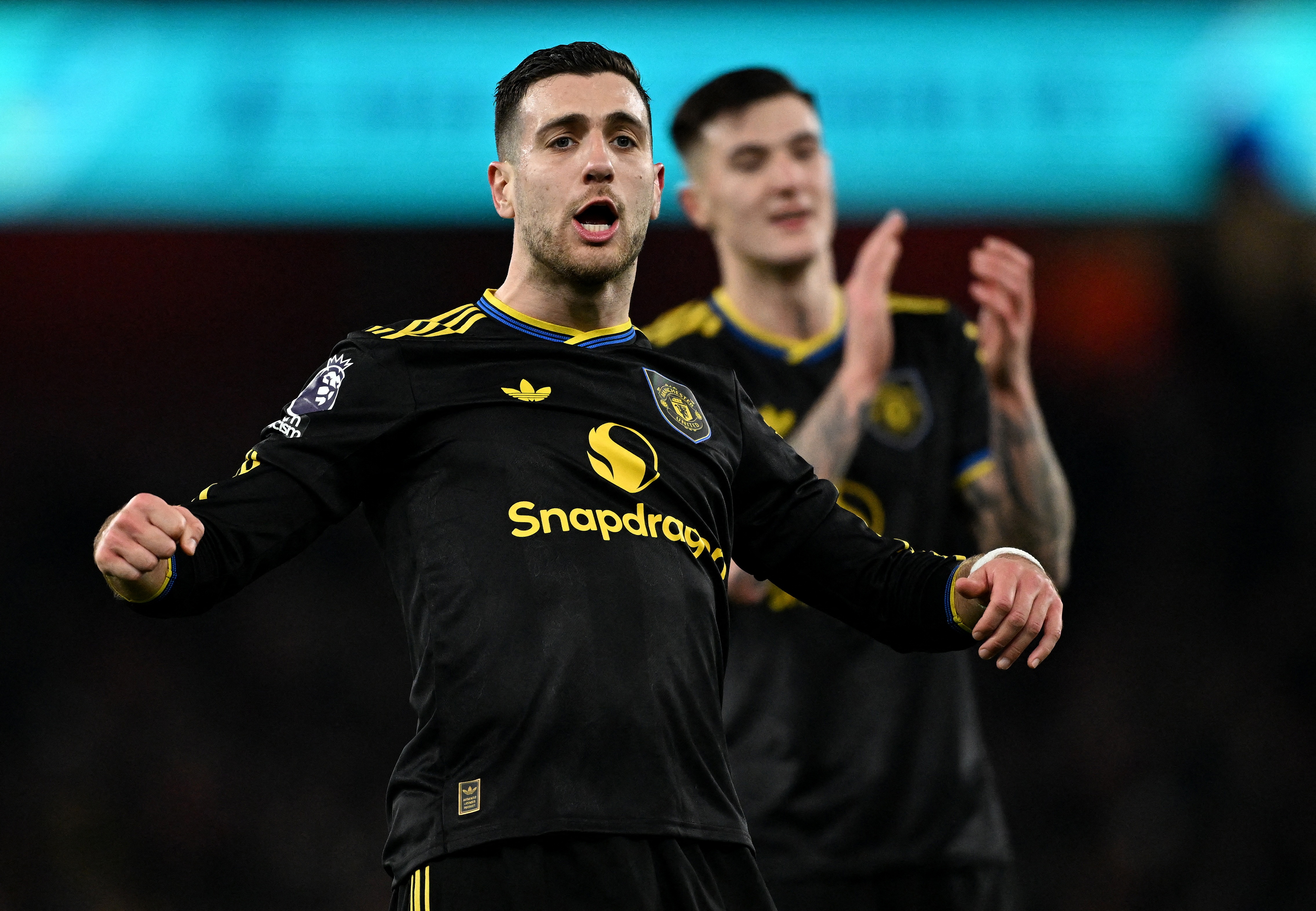 Den luc MU ban Dalot? hinh anh