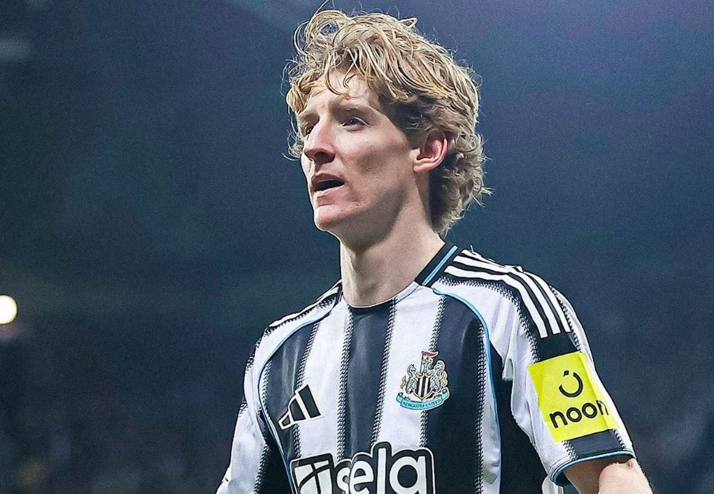 'Bom tan' 95 trieu bang lam day song Premier League hinh anh