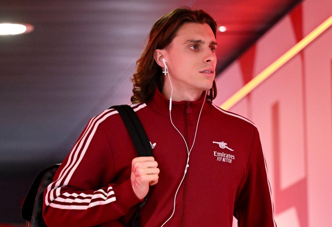 Ac mong chan thuong deo bam Arsenal hinh anh