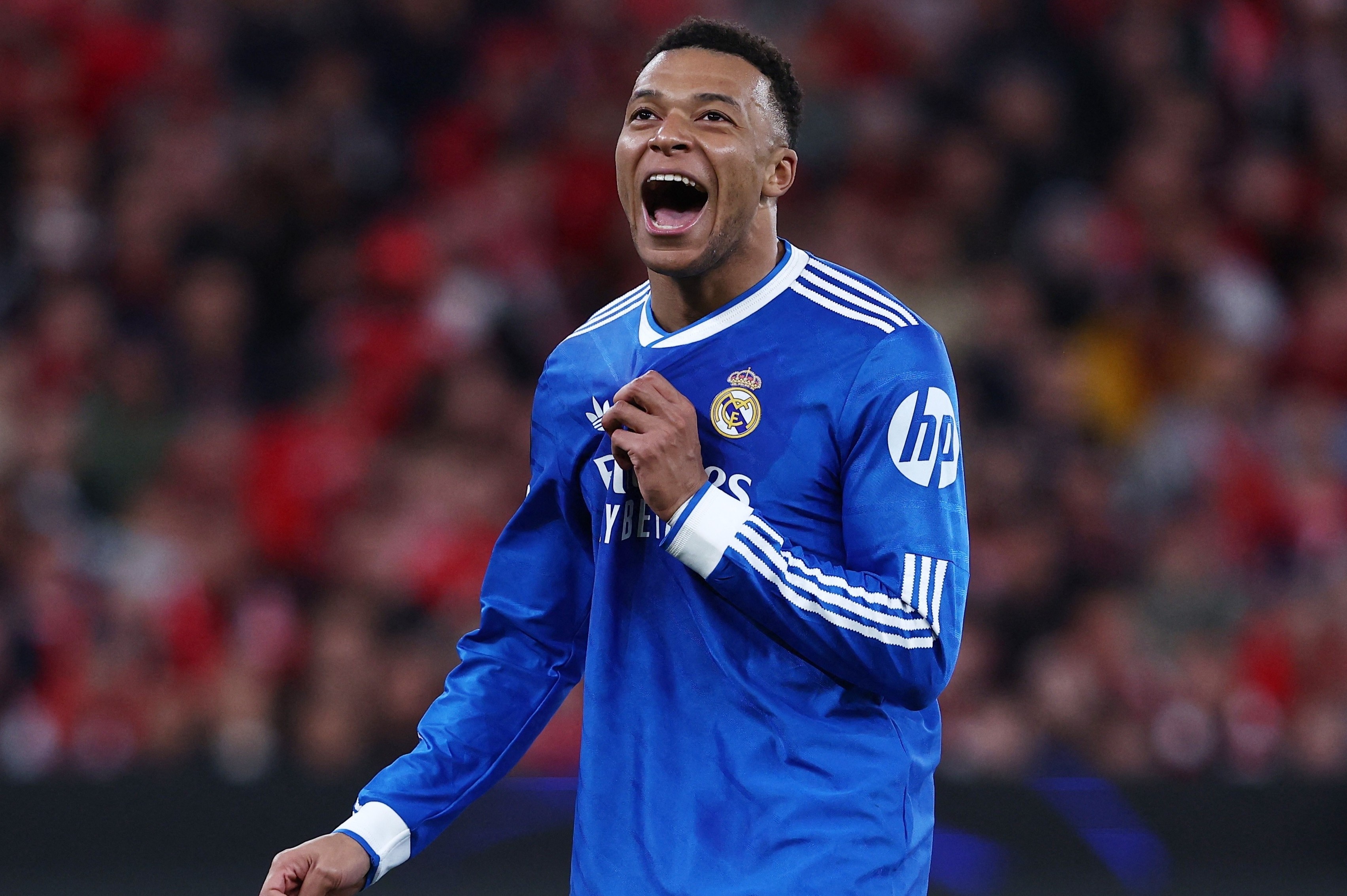 PSG tra tien cho Mbappe hinh anh