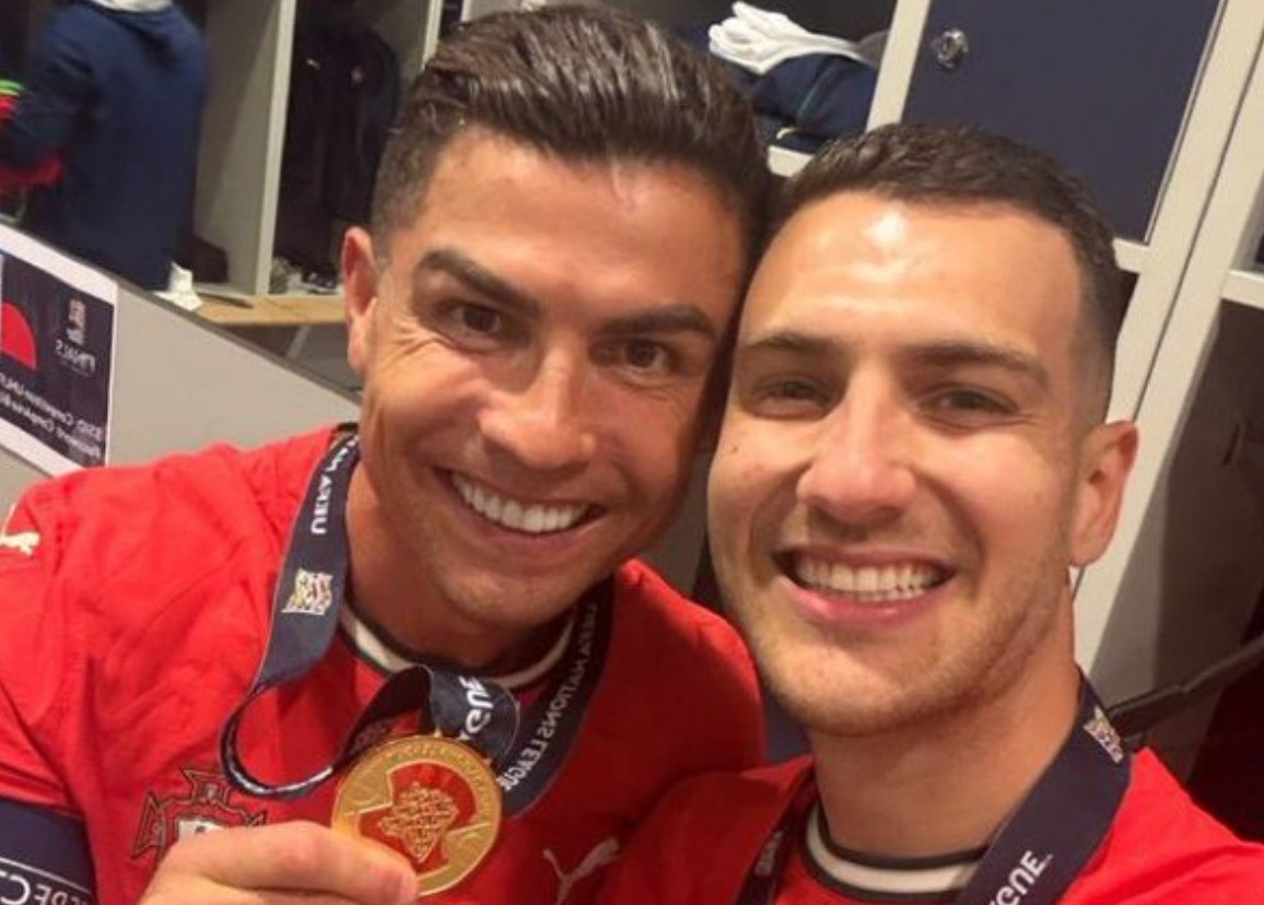 Ronaldo noi dung ve Dalot hinh anh