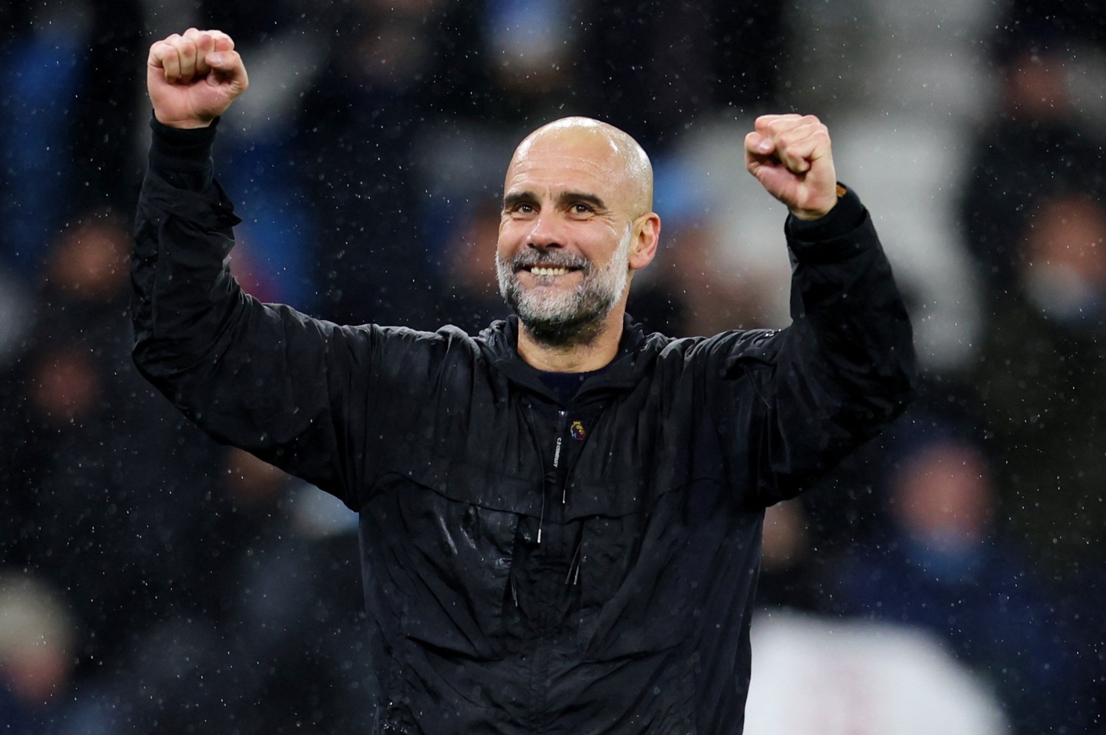 Phan ung cua Pep Guardiola khi chi kem Arsenal 2 diem hinh anh