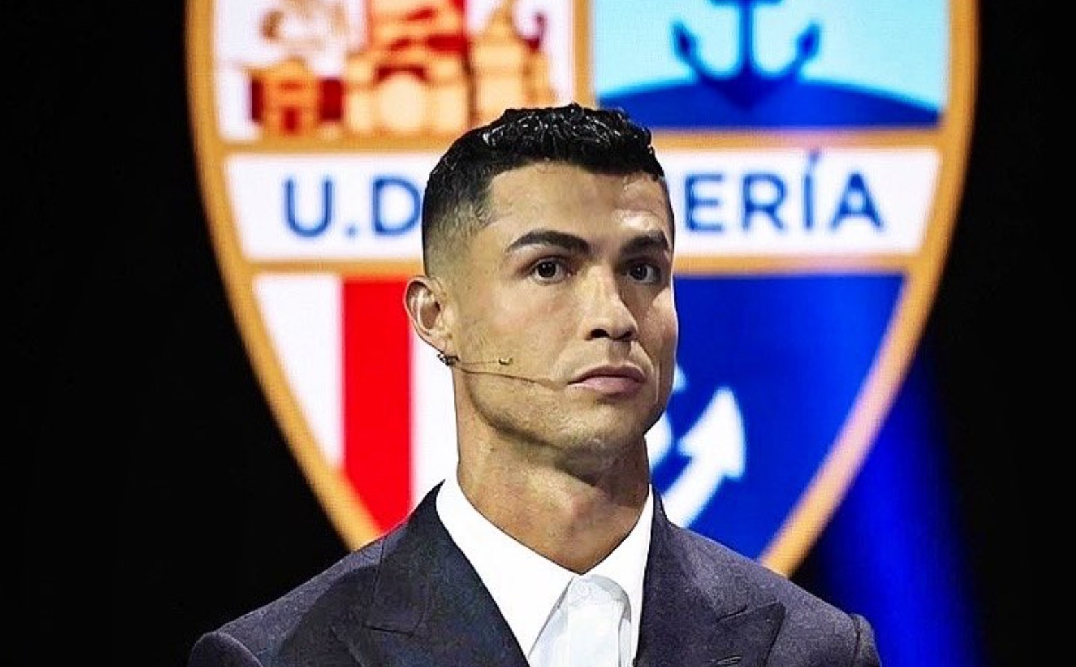 Almeria mo toang co hoi thi dau cho Ronaldo hinh anh