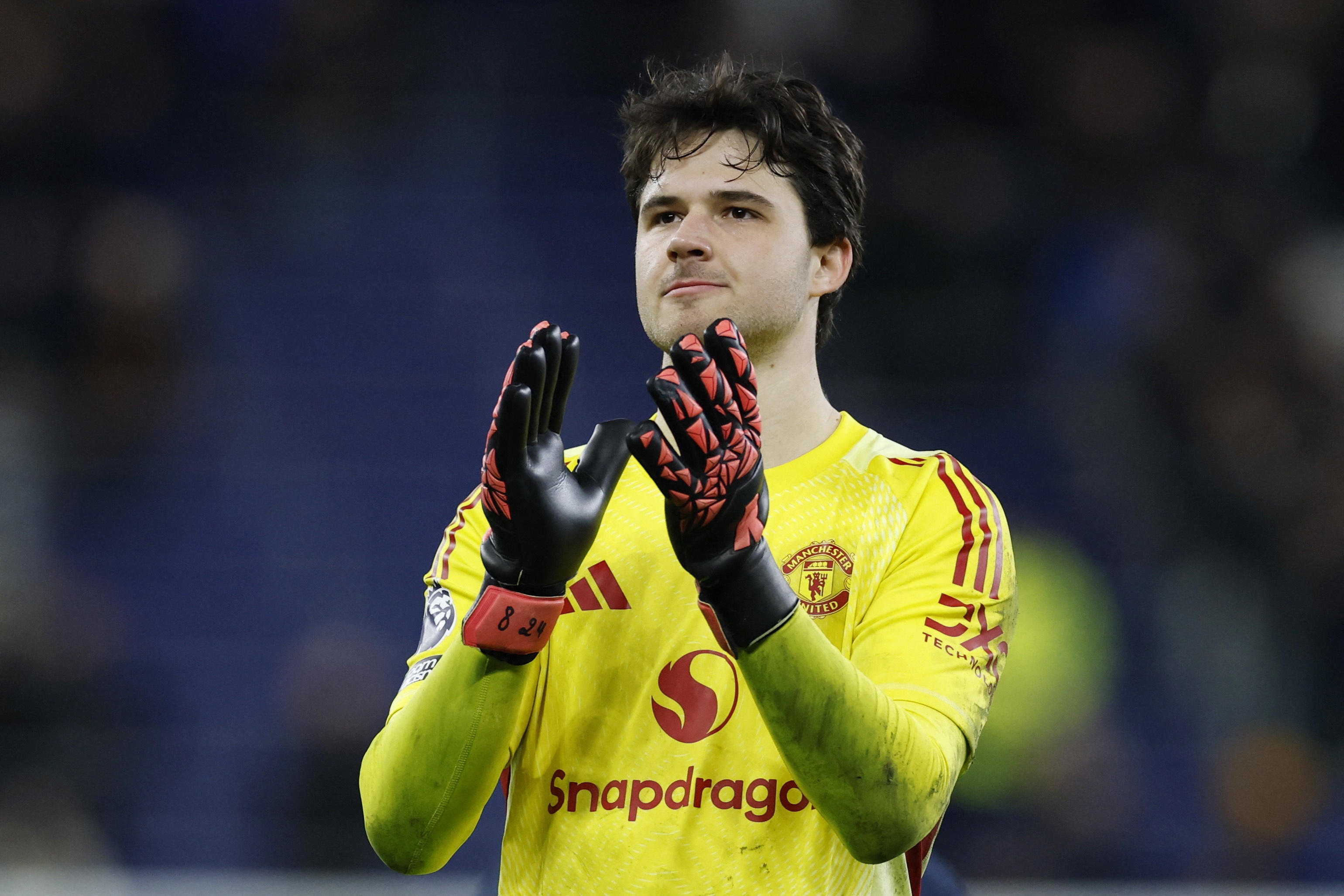 Lammens tiep tuc mang van may den MU hinh anh