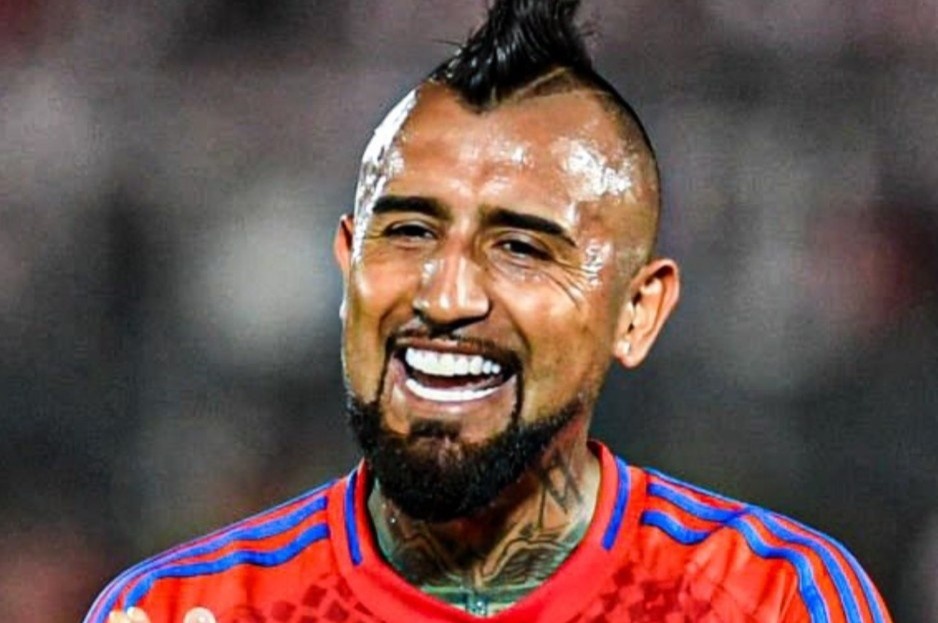 Vidal gay soc khi tuyen bo gioi hon Pirlo, Alonso hinh anh