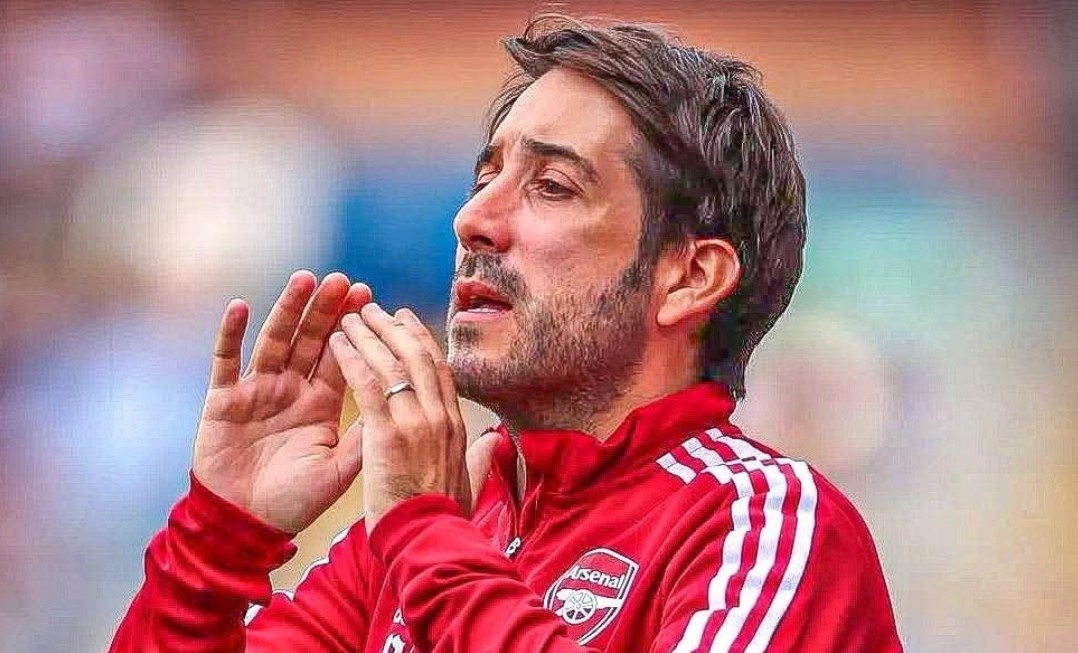 Kieu dai ngo chua tung co o Arsenal hinh anh