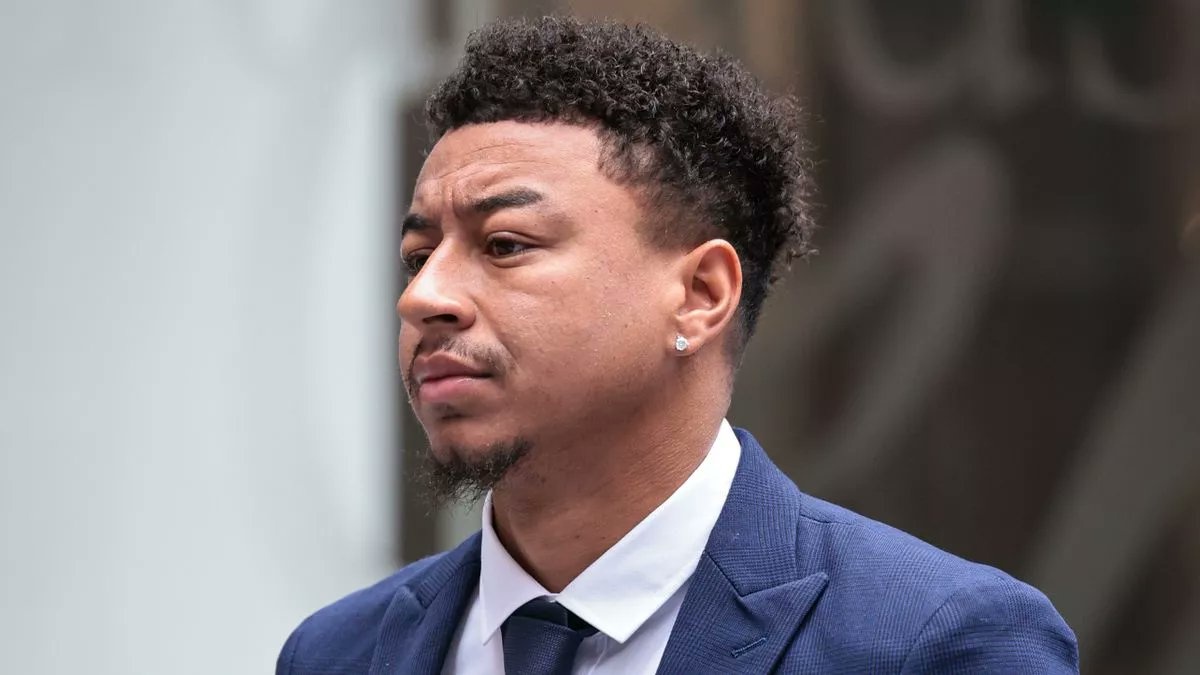 Lingard lam canh no nan hinh anh