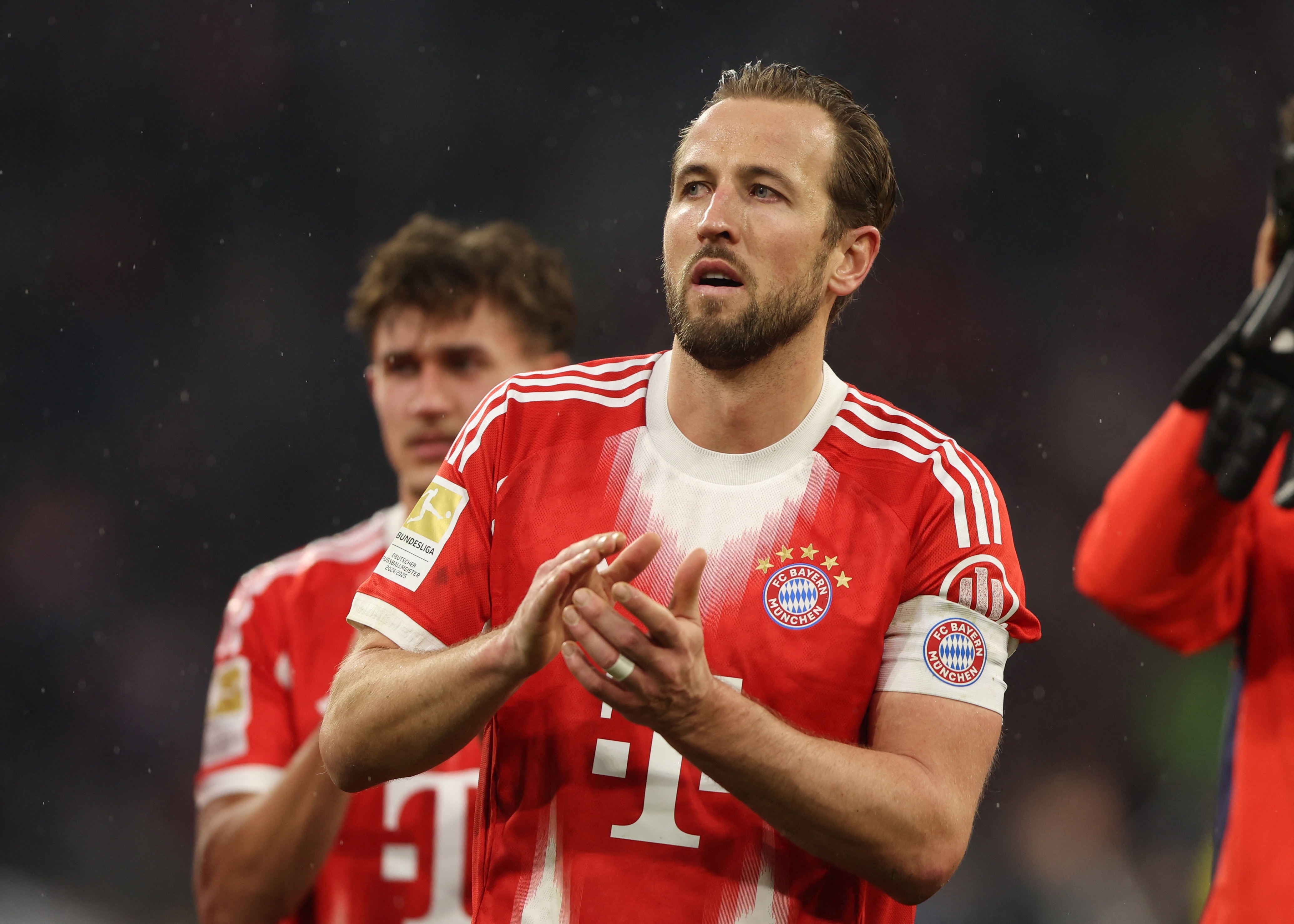 Kane giau to neu o lai Bayern Munich hinh anh