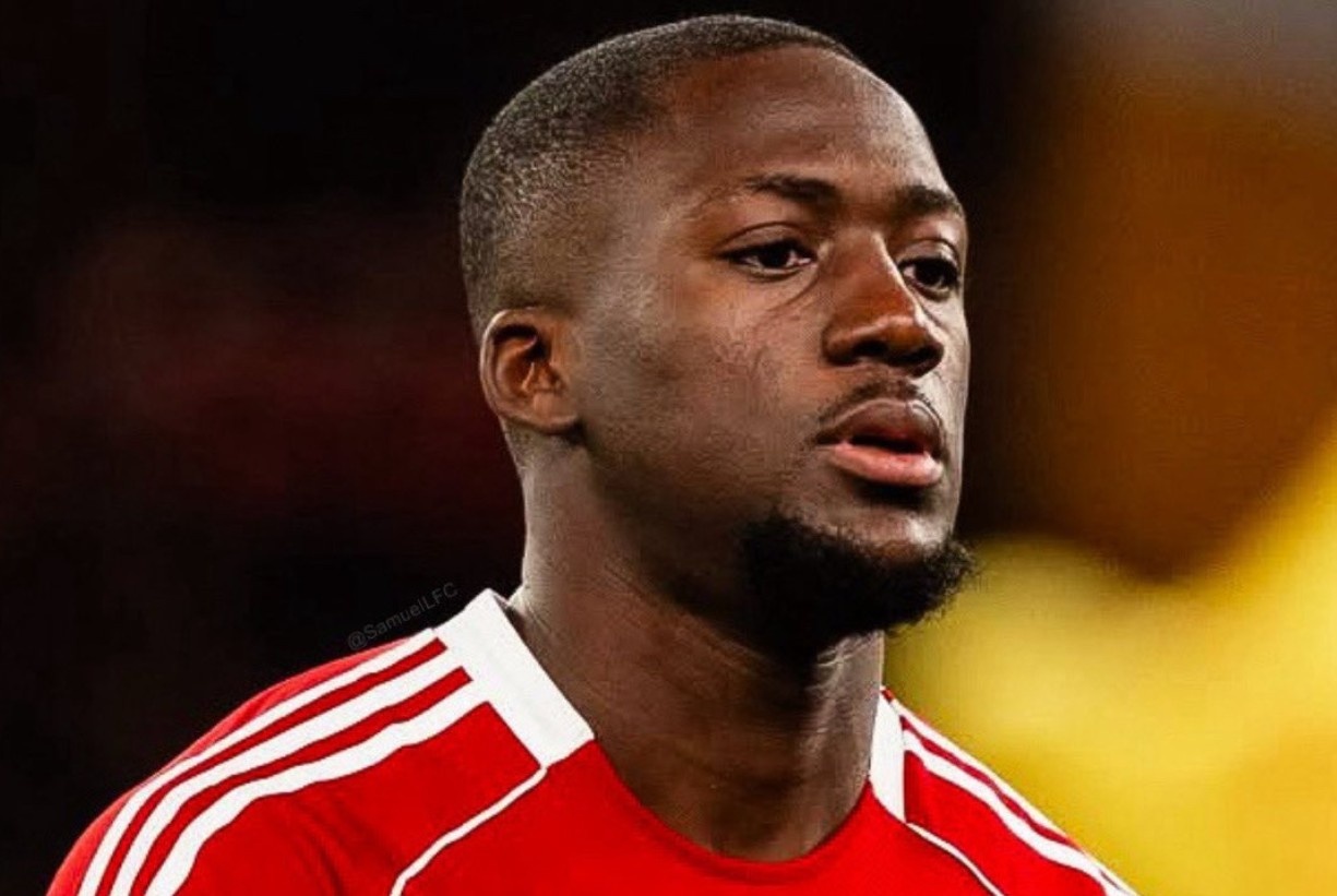 Khoanh khac phong ngu te hai cua sao Liverpool hinh anh