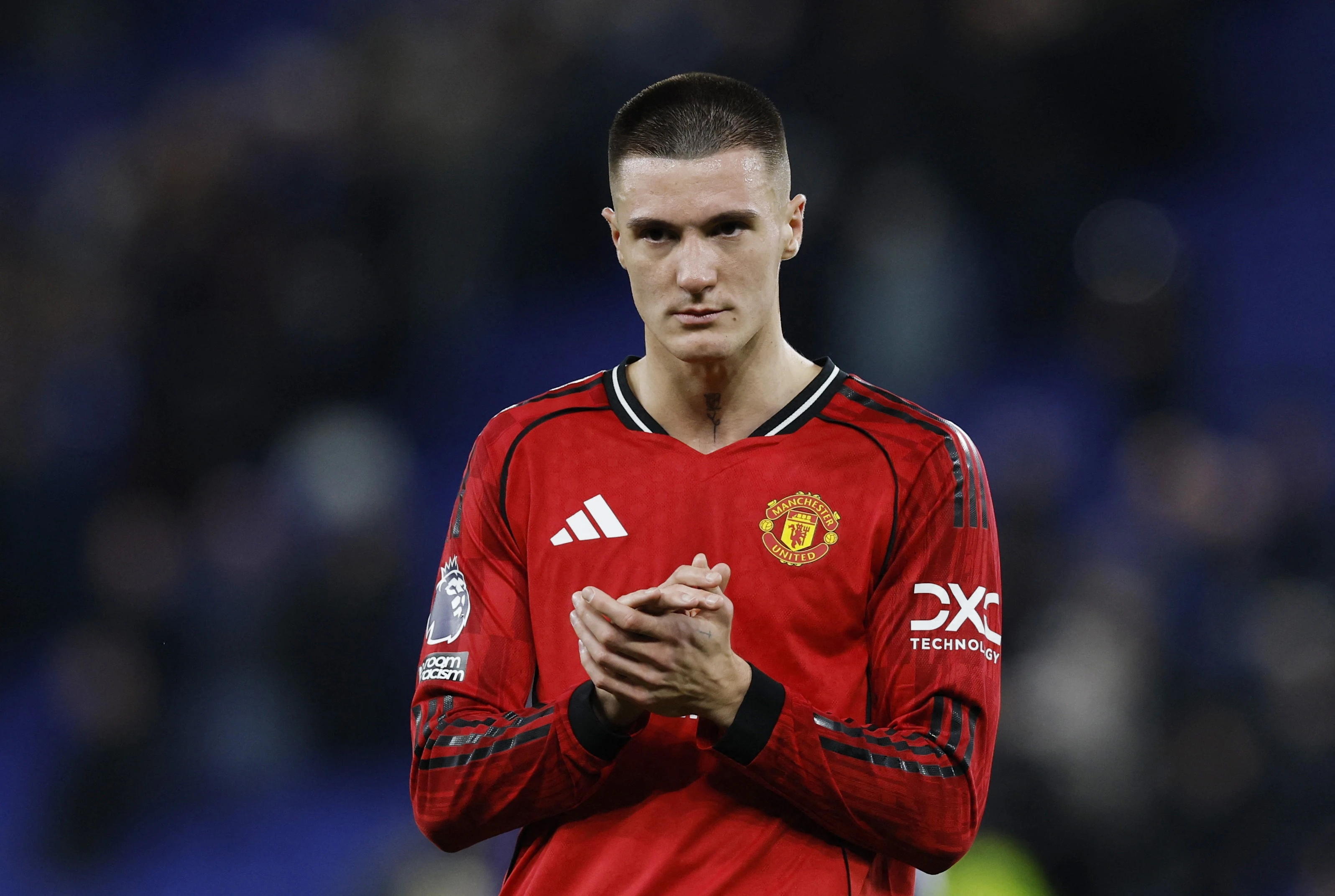 Bruno Fernandes cuoi guong khi Sesko bo lo co hoi ngon an hinh anh