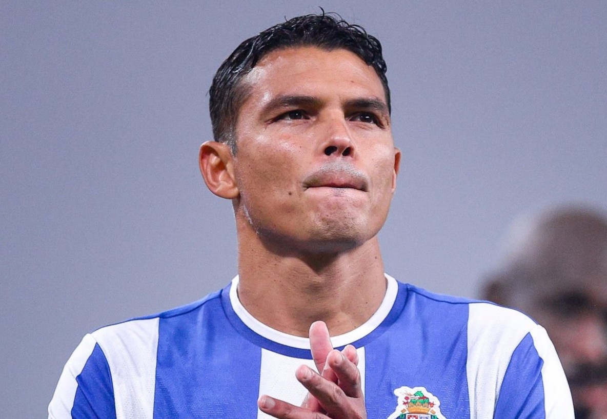 Cot moc phi thuong cua Thiago Silva hinh anh