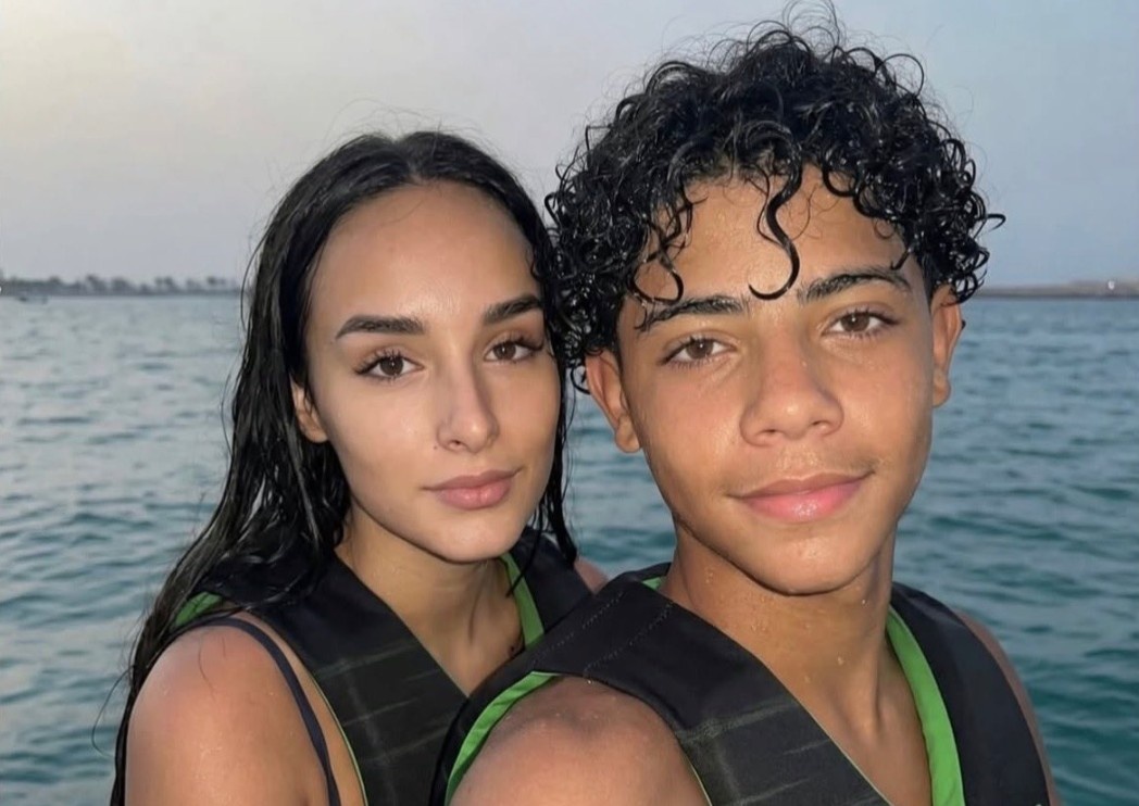 Su that vu con trai Ronaldo quen ban gai hon 12 tuoi hinh anh