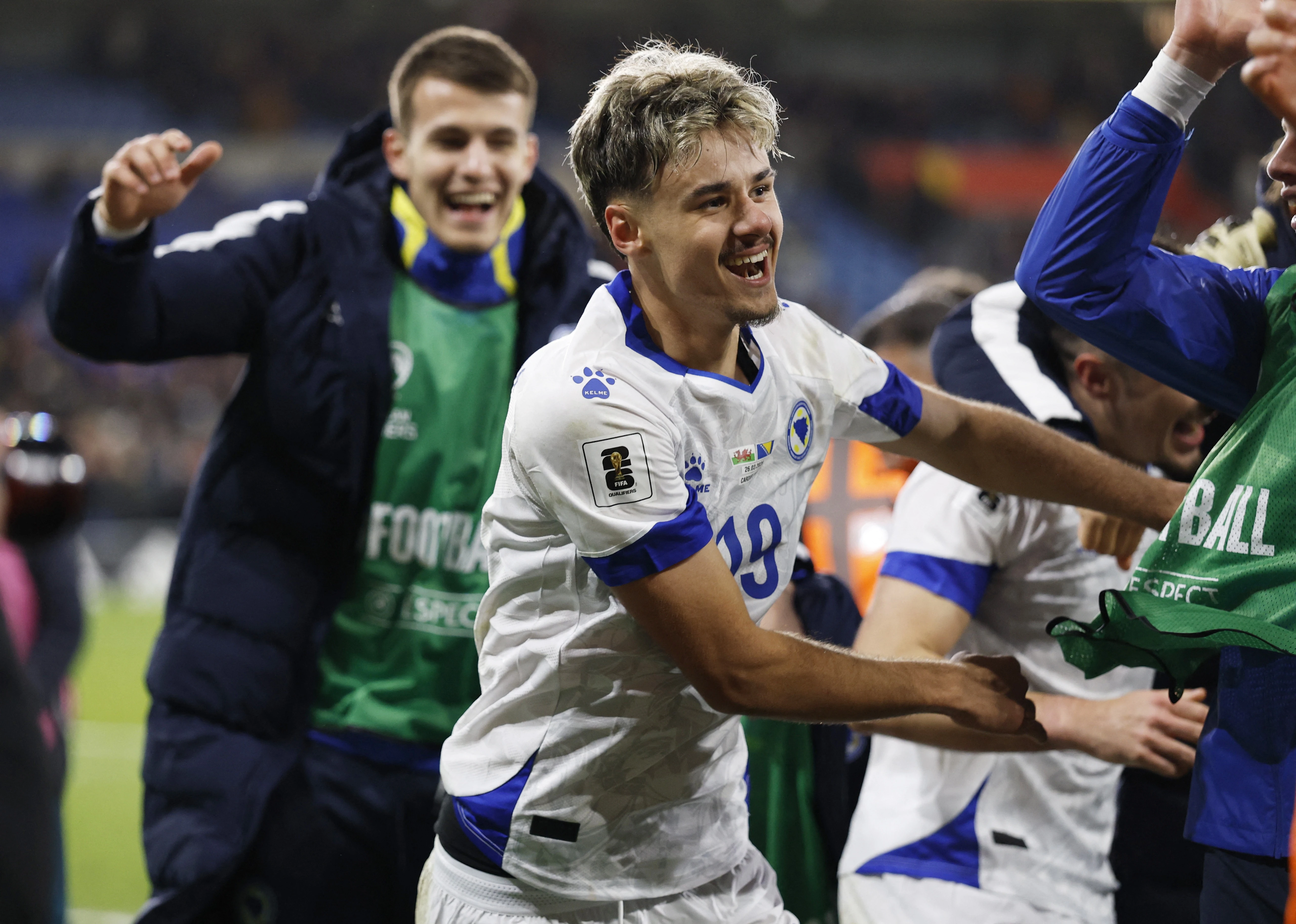 Cau thu 18 tuoi doi doi nho vong loai World Cup hinh anh