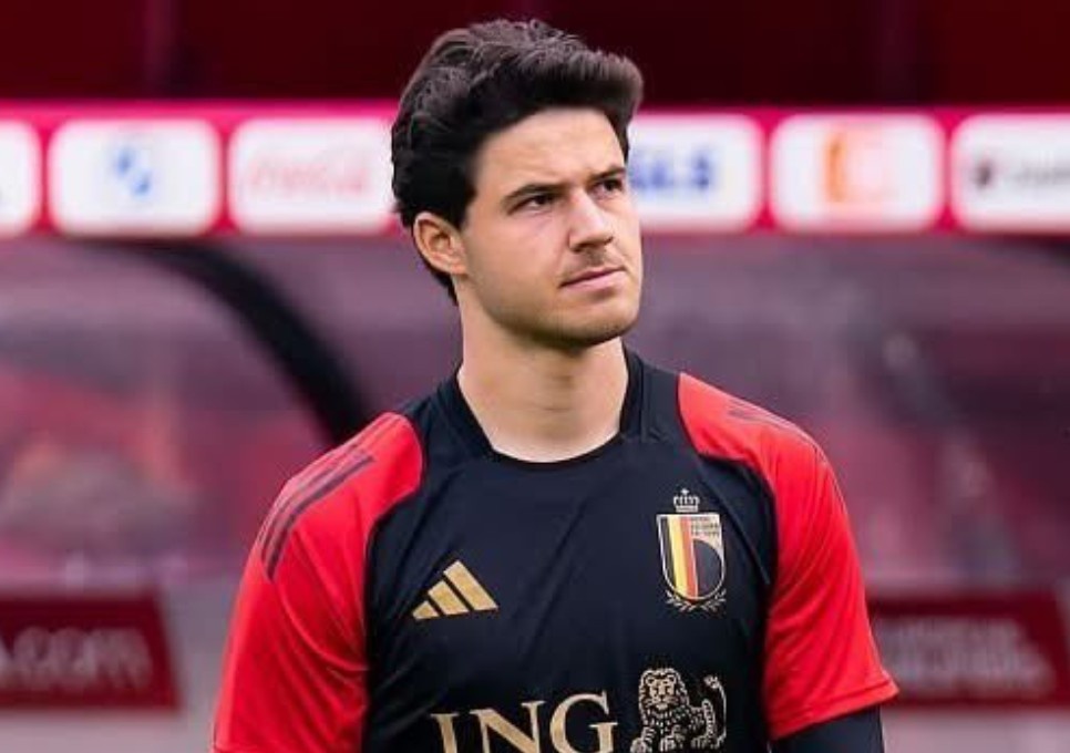 Thu mon MU cuu thua gay sot hinh anh