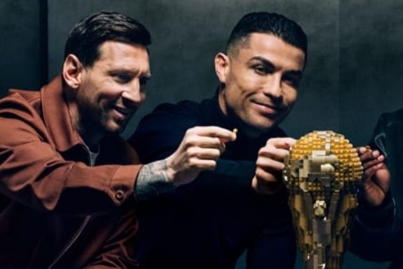 Quang cao co Ronaldo va Messi lam day song mang xa hoi hinh anh