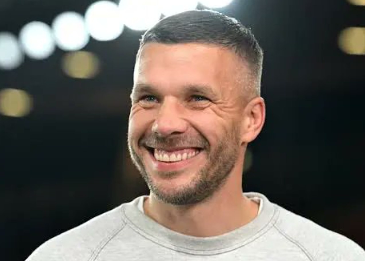 Podolski gay chu y hinh anh