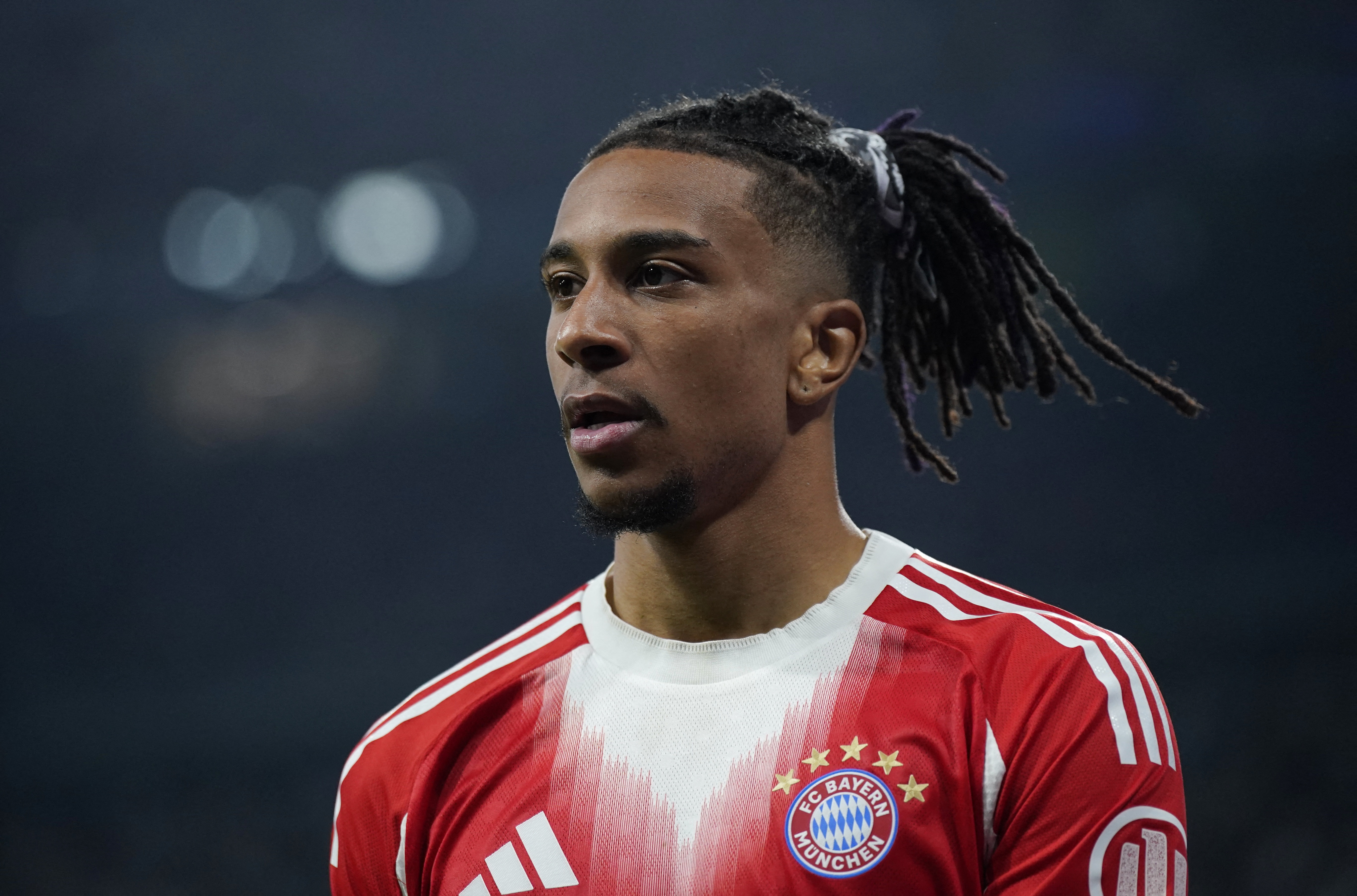 Olise sap vuot Messi hinh anh