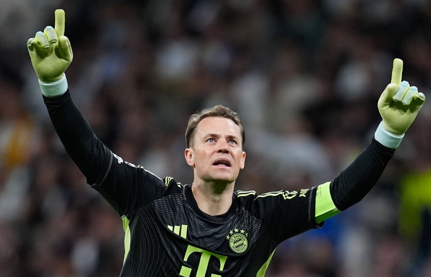 Do quai cua Neuer lam Vinicius be mat hinh anh