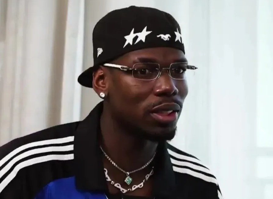 Pogba vuong tranh cai hinh anh