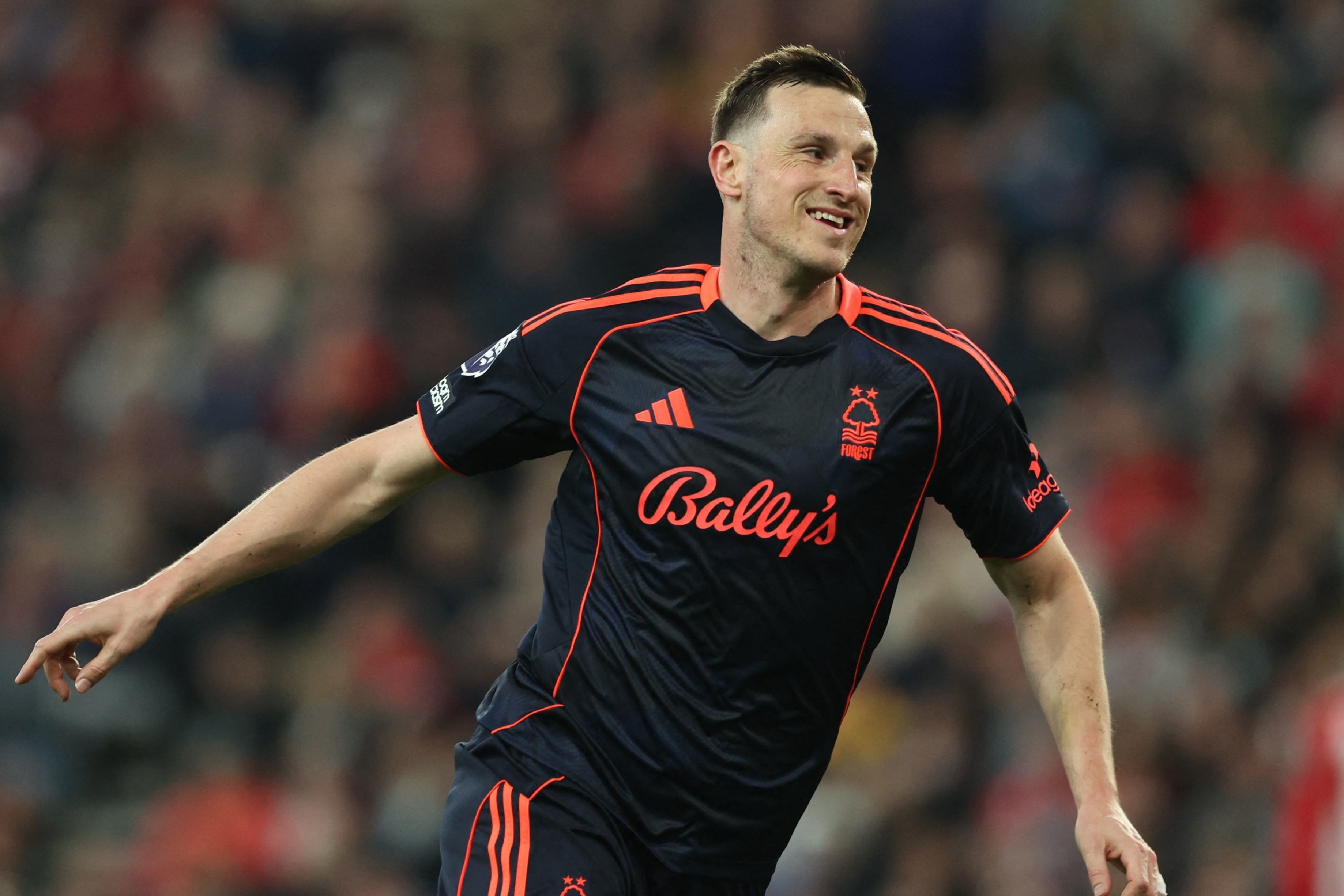 Chien thang 5-0 gay chan dong Premier League hinh anh