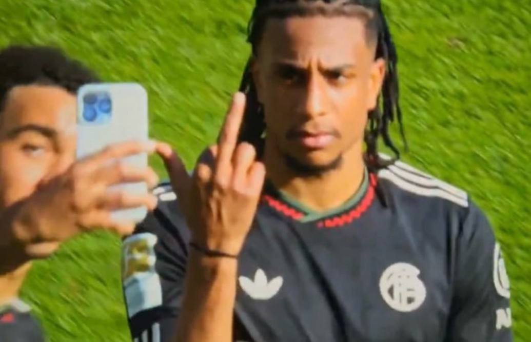 Olise hanh xu gay tranh cai hinh anh