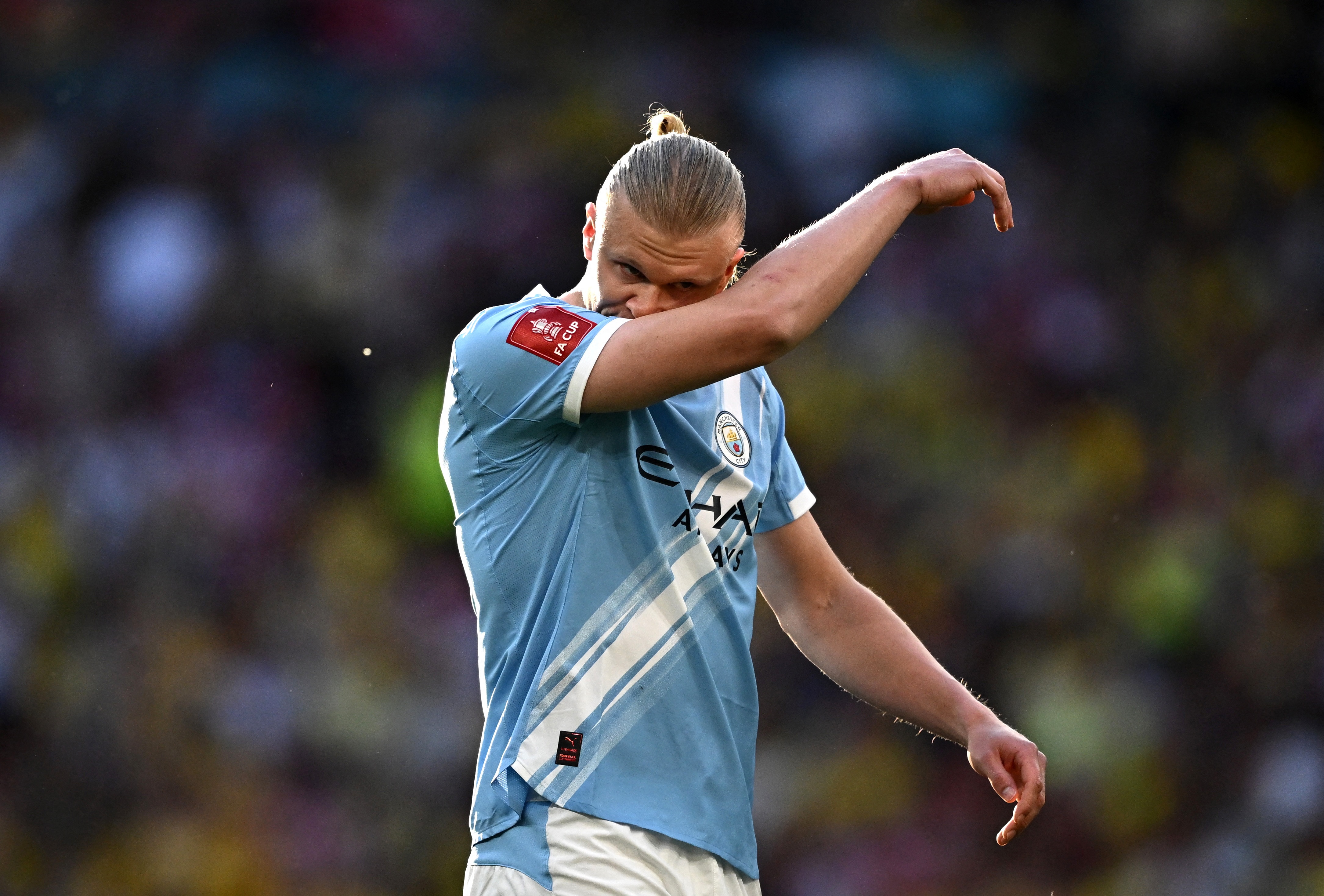 Lich thi dau ac mong de doa Man City hinh anh