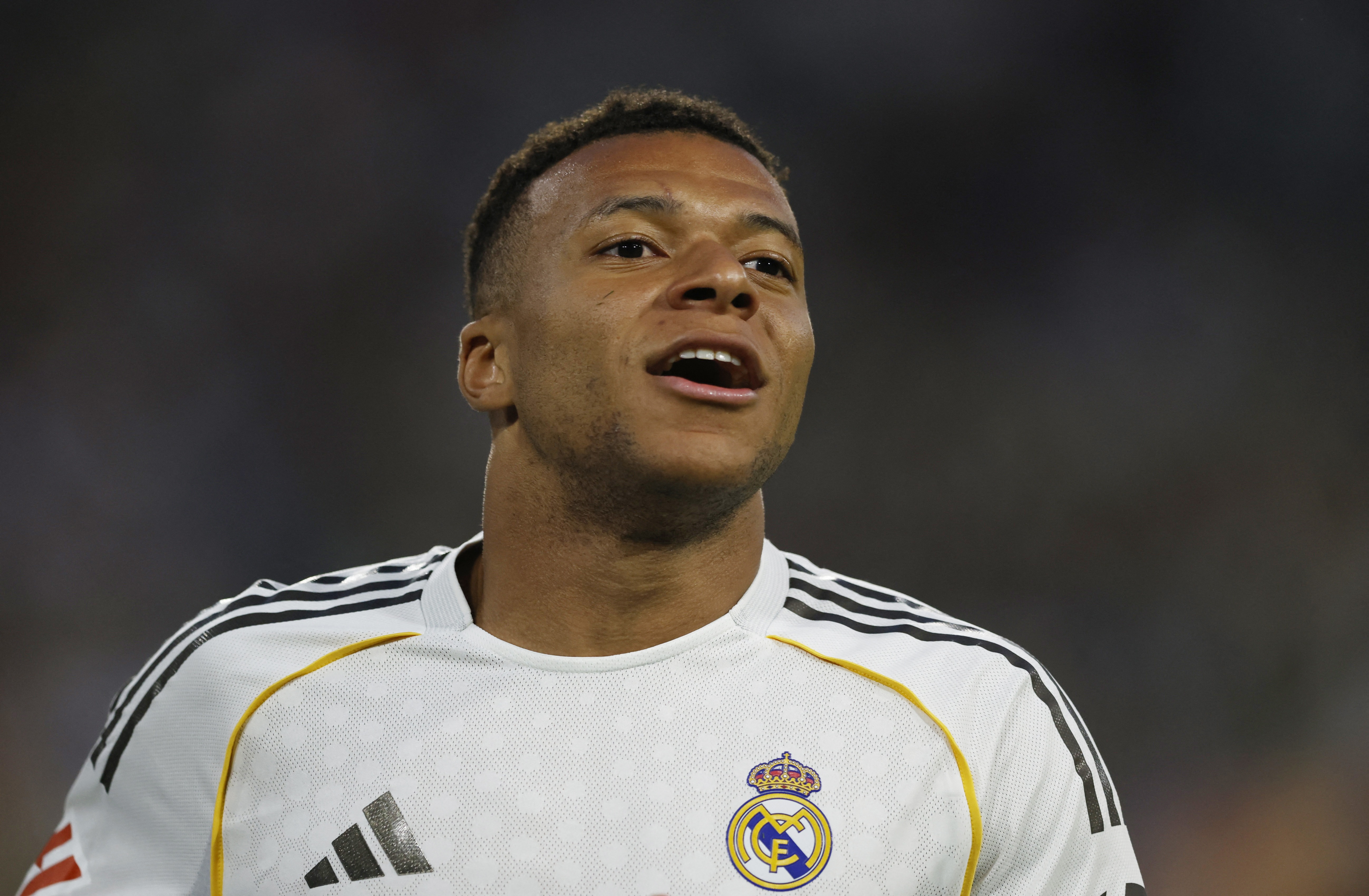 Mbappe gay tranh cai hinh anh