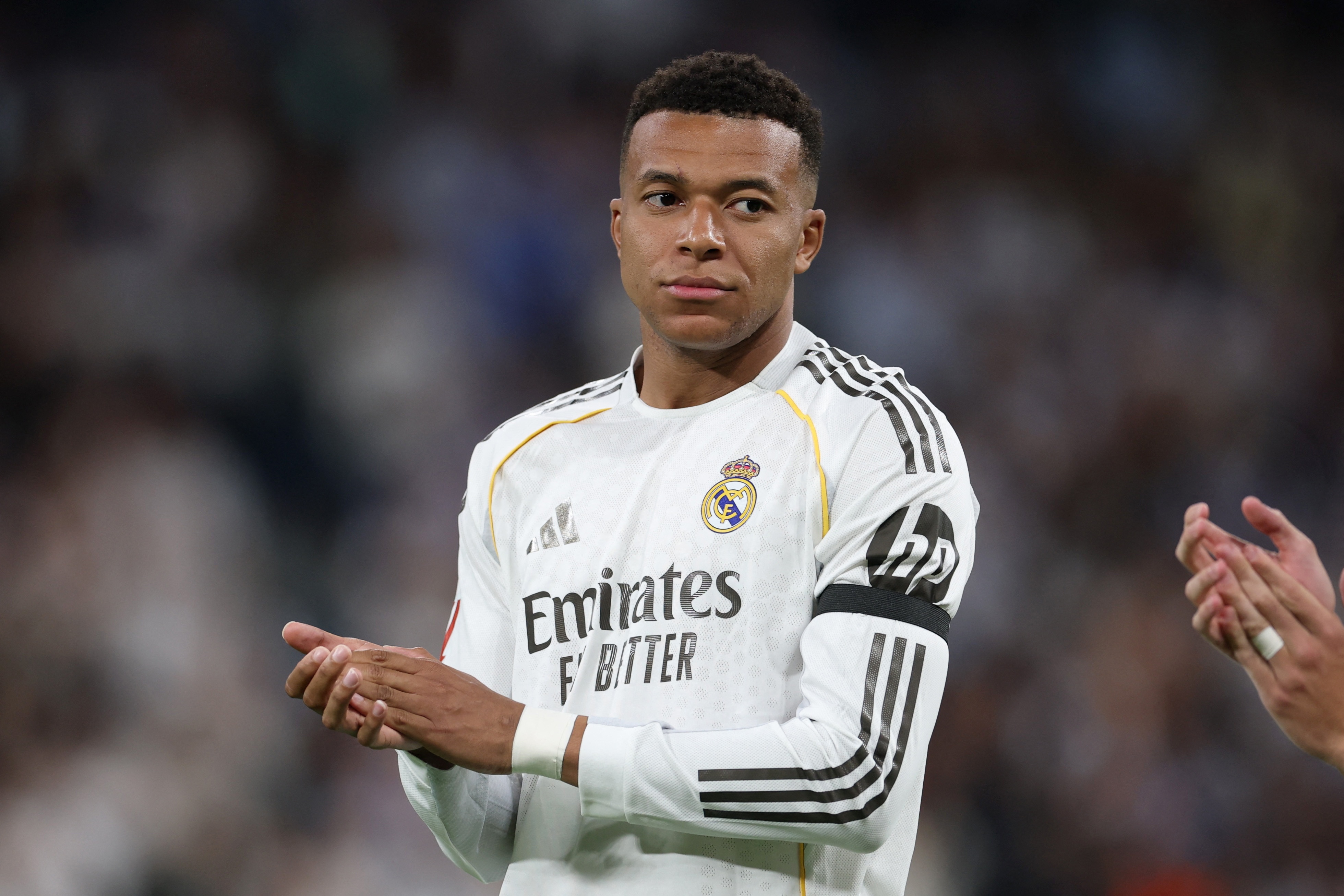 Chu tich Perez noi gian voi Mbappe hinh anh