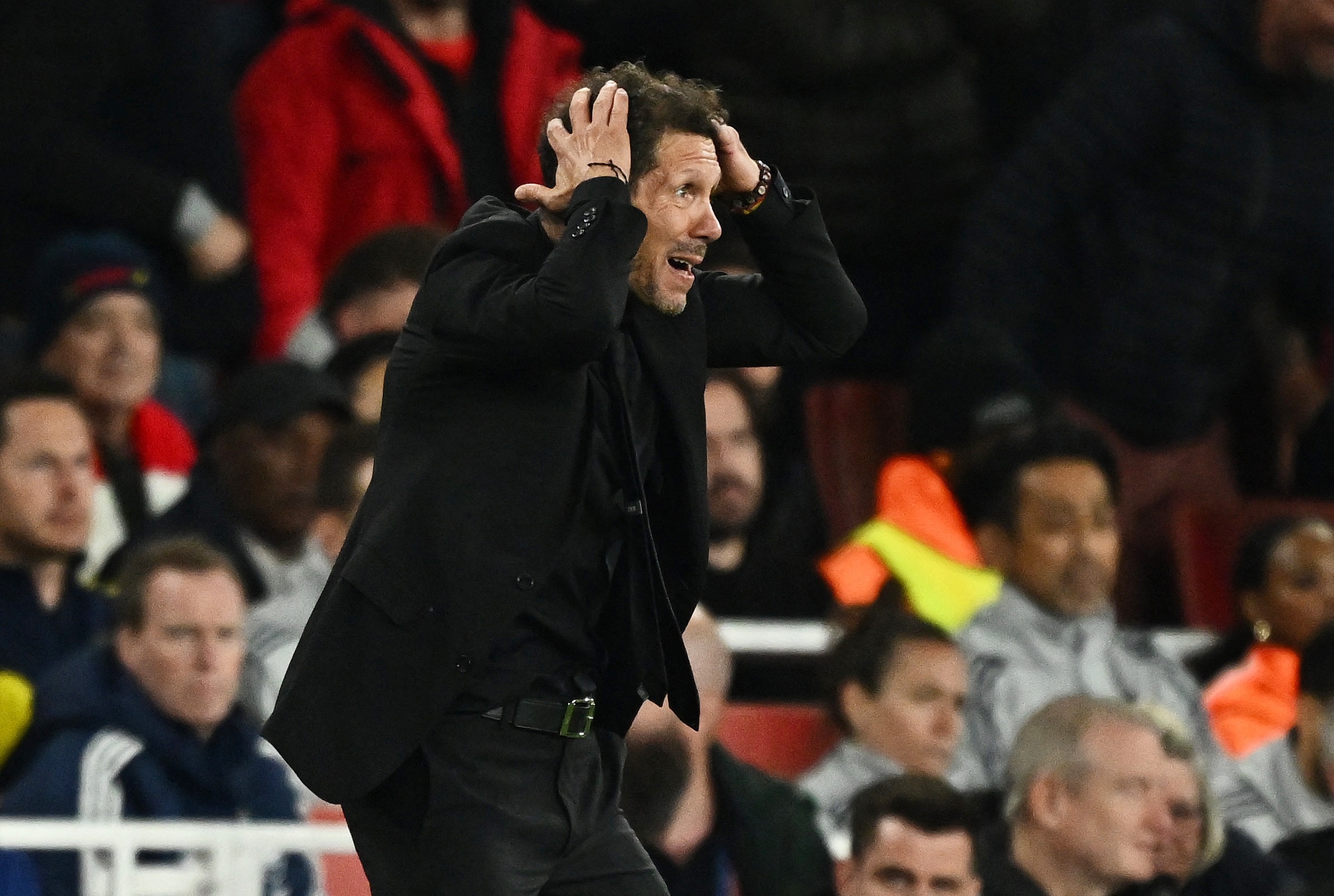 Simeone om dau, Atletico sup do o Champions League hinh anh